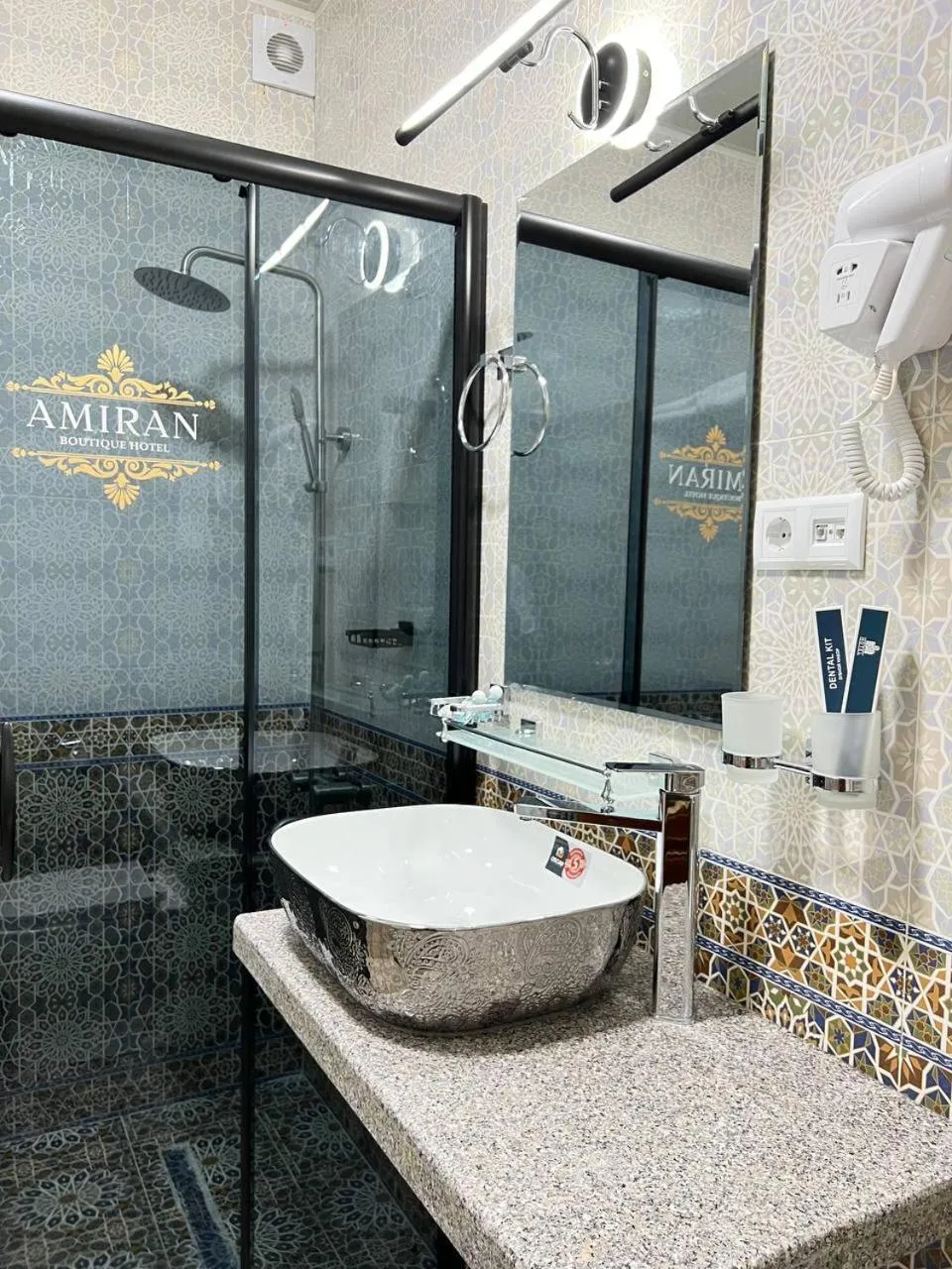 Shower in AMIRAN Boutique