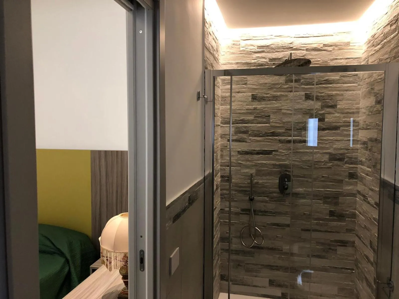 Shower in Maison D'Art