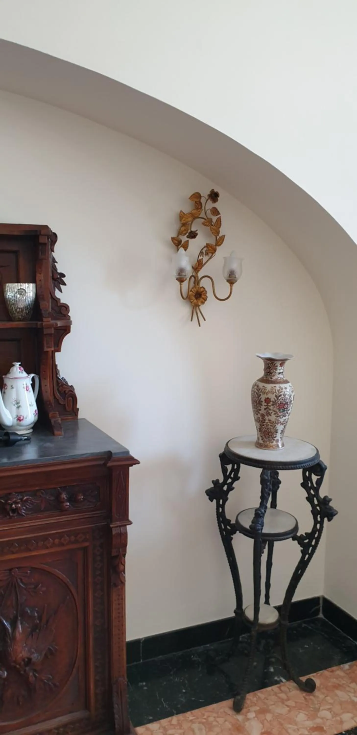 Decorative detail in Maison D'Art