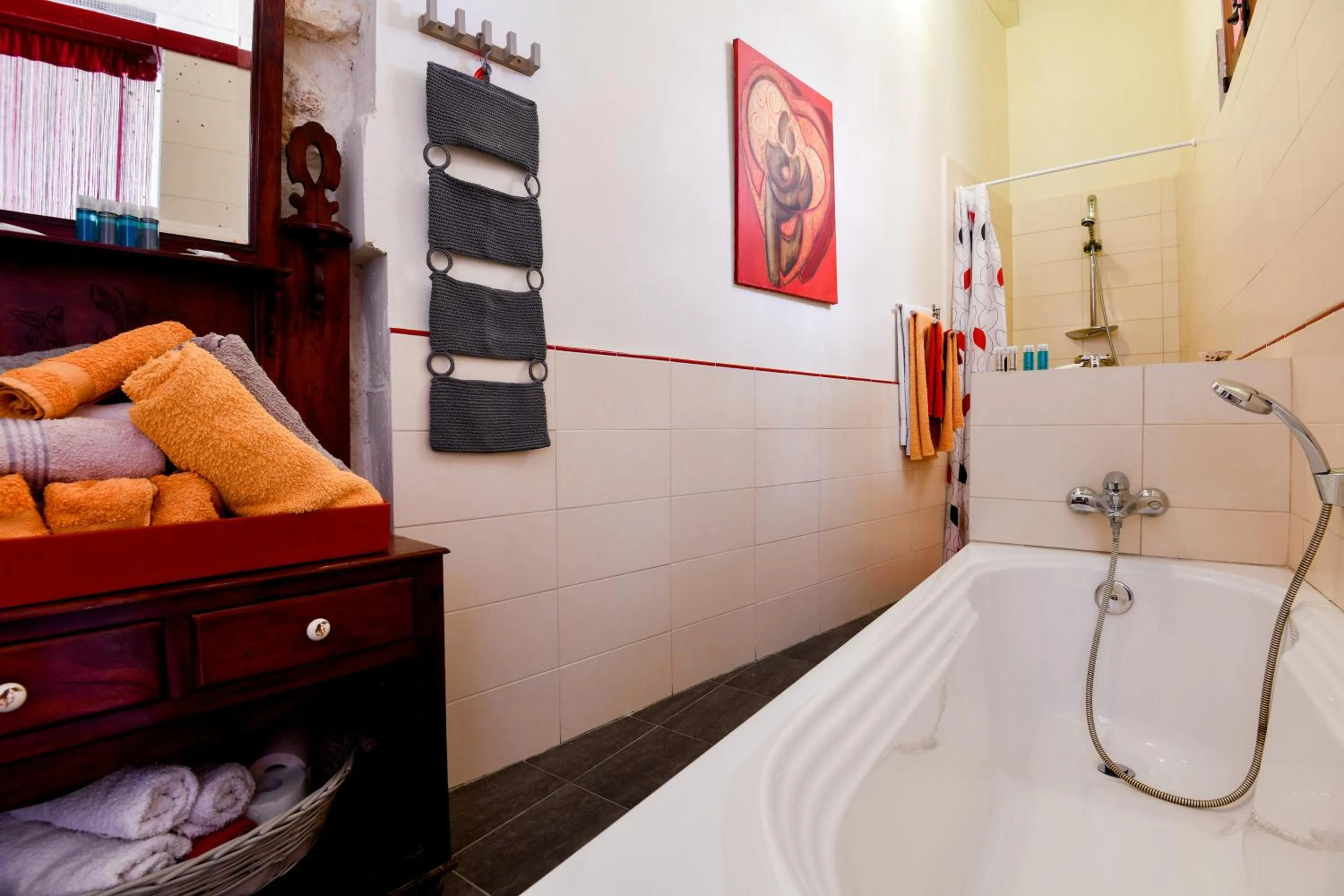 Shower, Bed in Charming B&B Dar Ta Zeppi