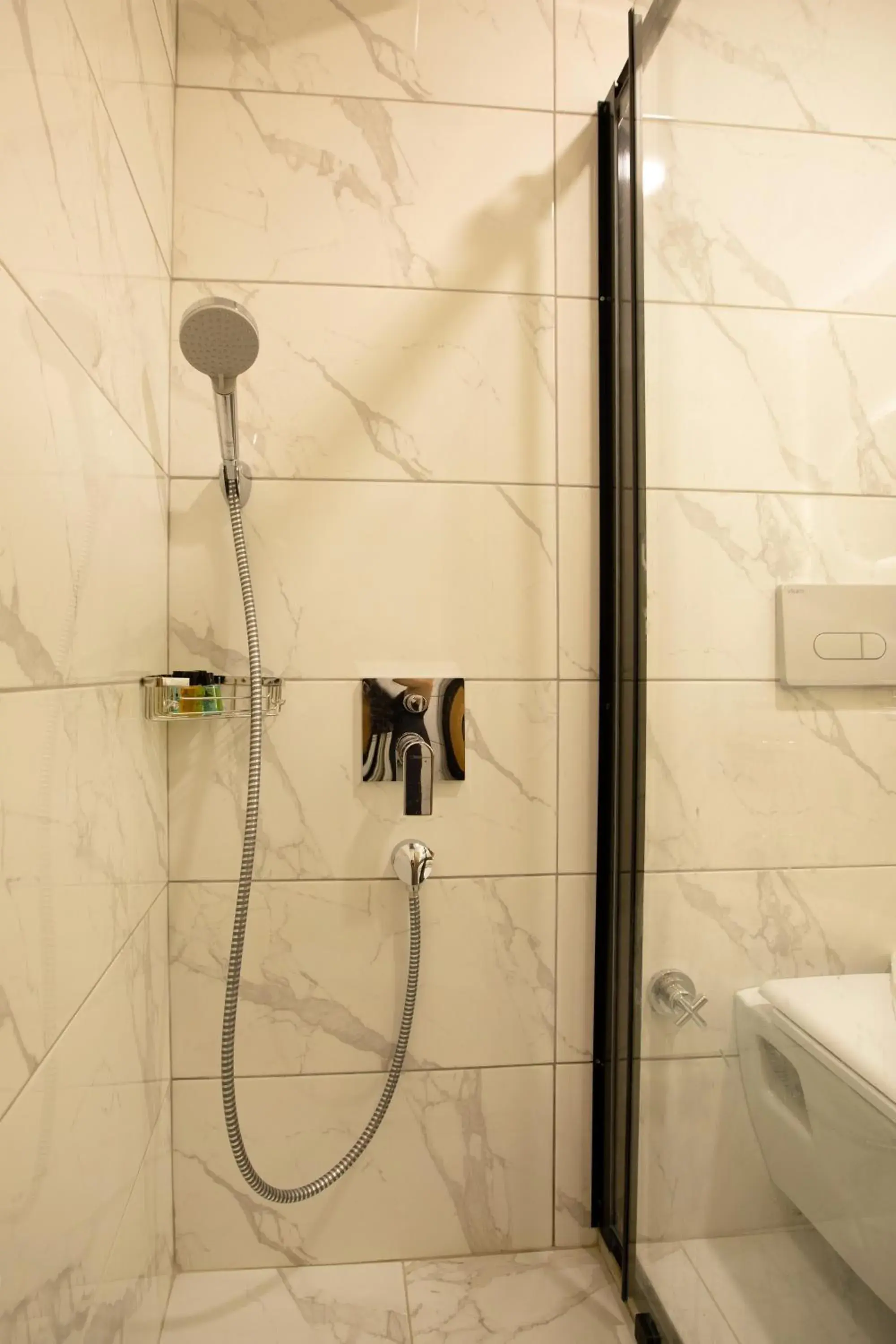 Budget Double Room in Grand Business Hotel Budget Double Room in Grand Business Hotel