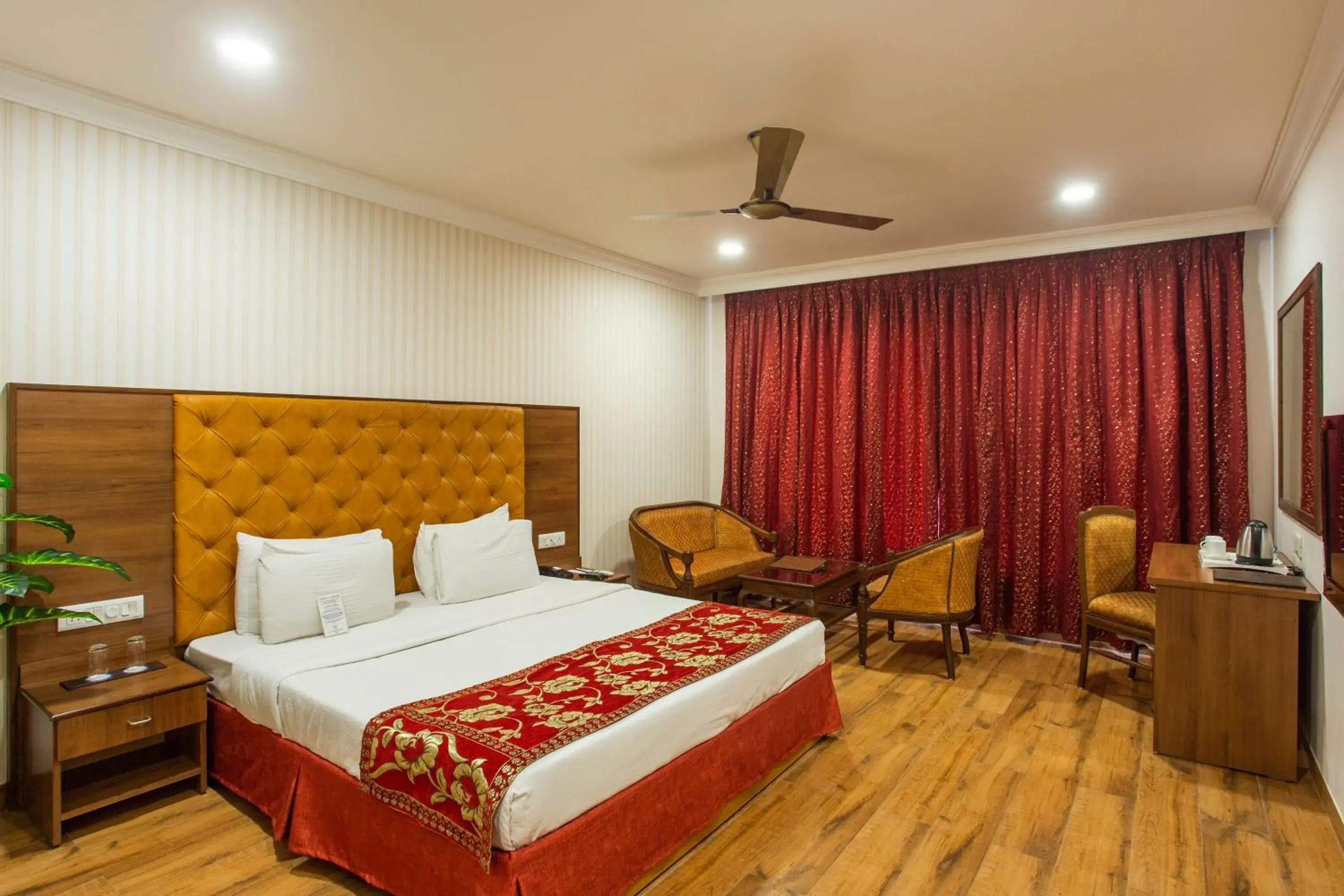 Photo of the whole room, Bed in The Grand Regency Photo of the whole room, Bed in The Grand Regency