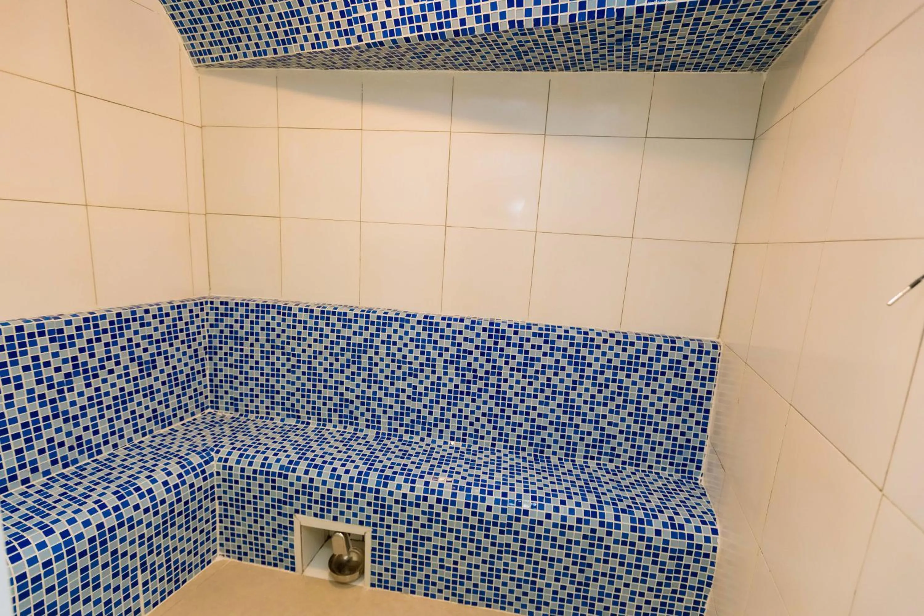 The Hut Restaurant & Boutique Hotel