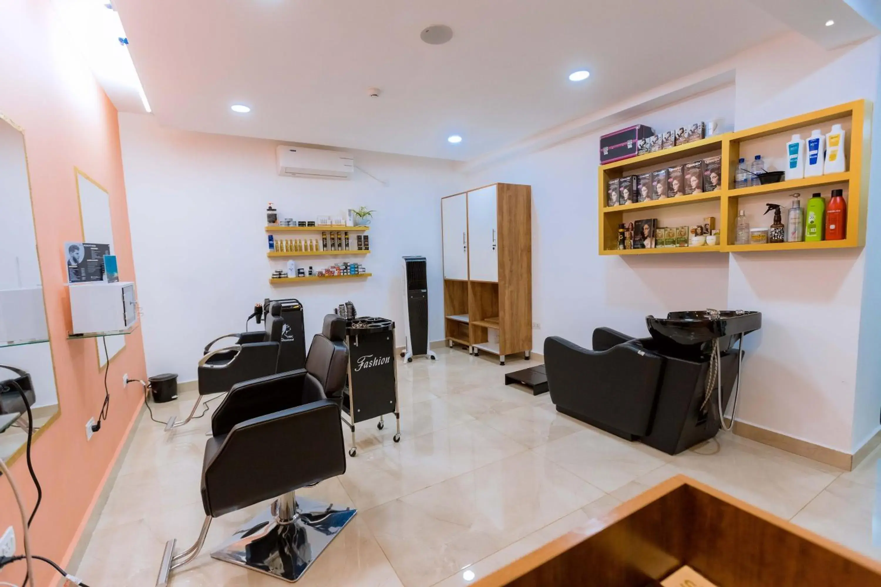 Spa and wellness centre/facilities in The Hut Restaurant & Boutique Hotel Spa and wellness centre/facilities in The Hut Restaurant & Boutique Hotel