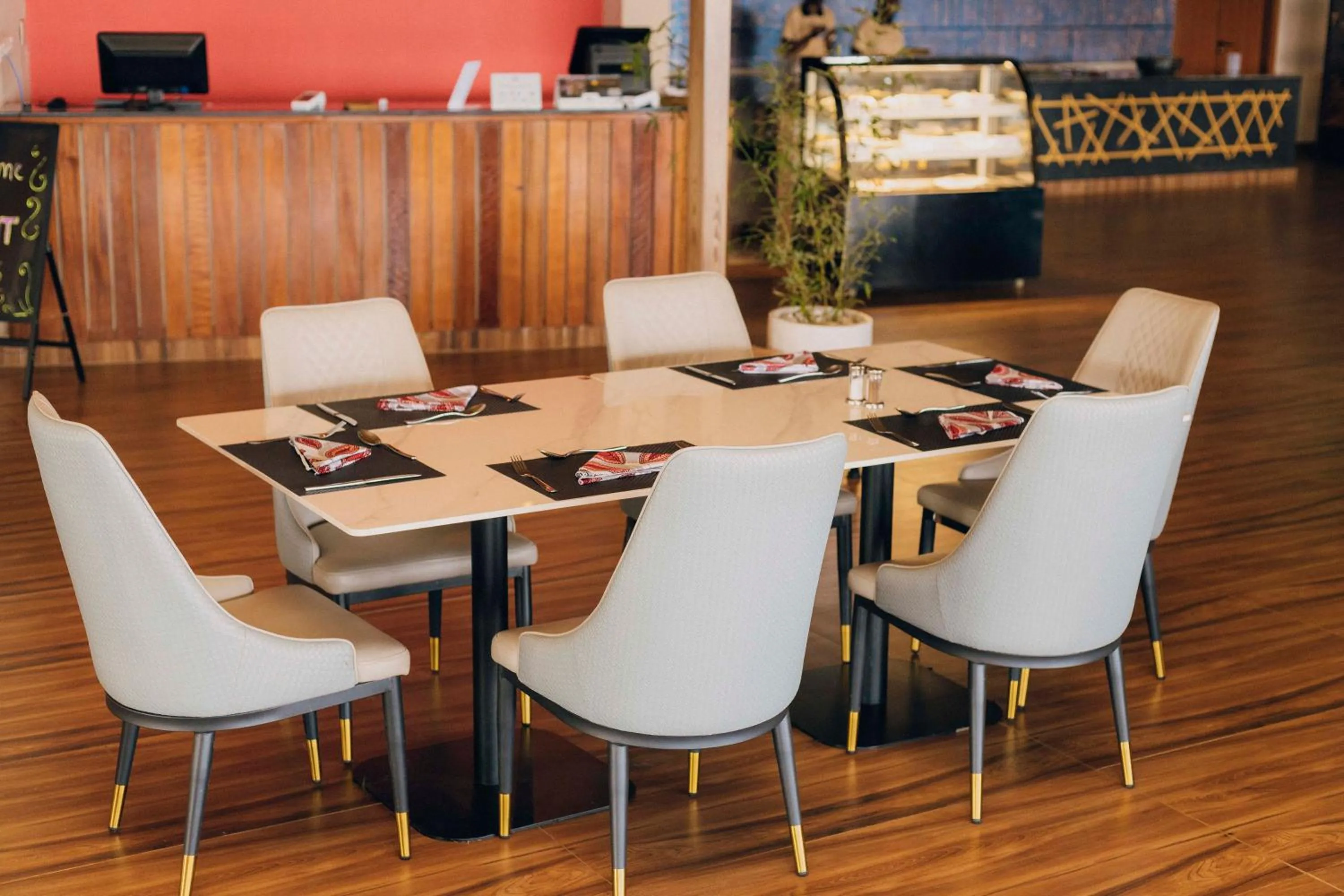 The Hut Restaurant & Boutique Hotel