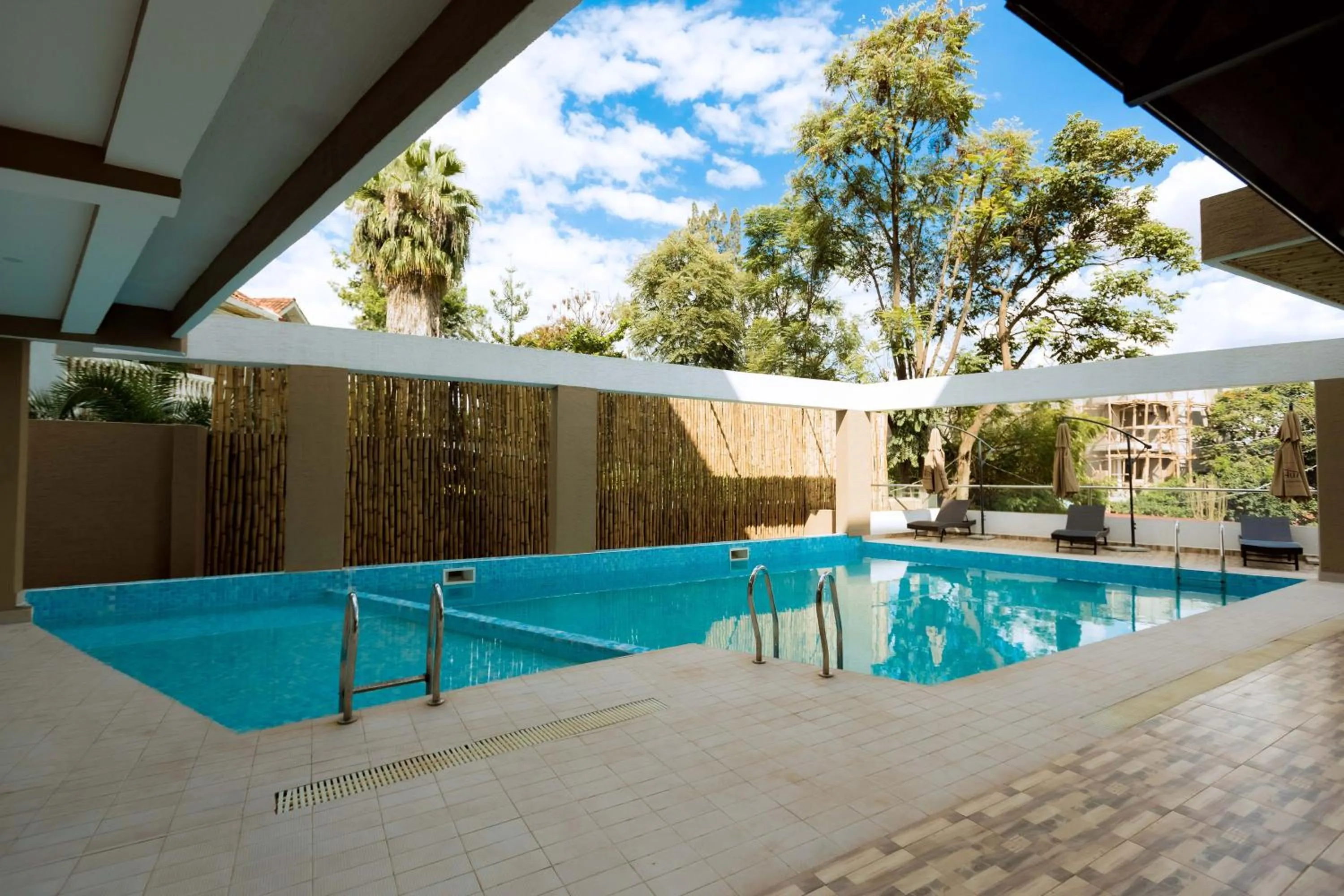 The Hut Restaurant & Boutique Hotel