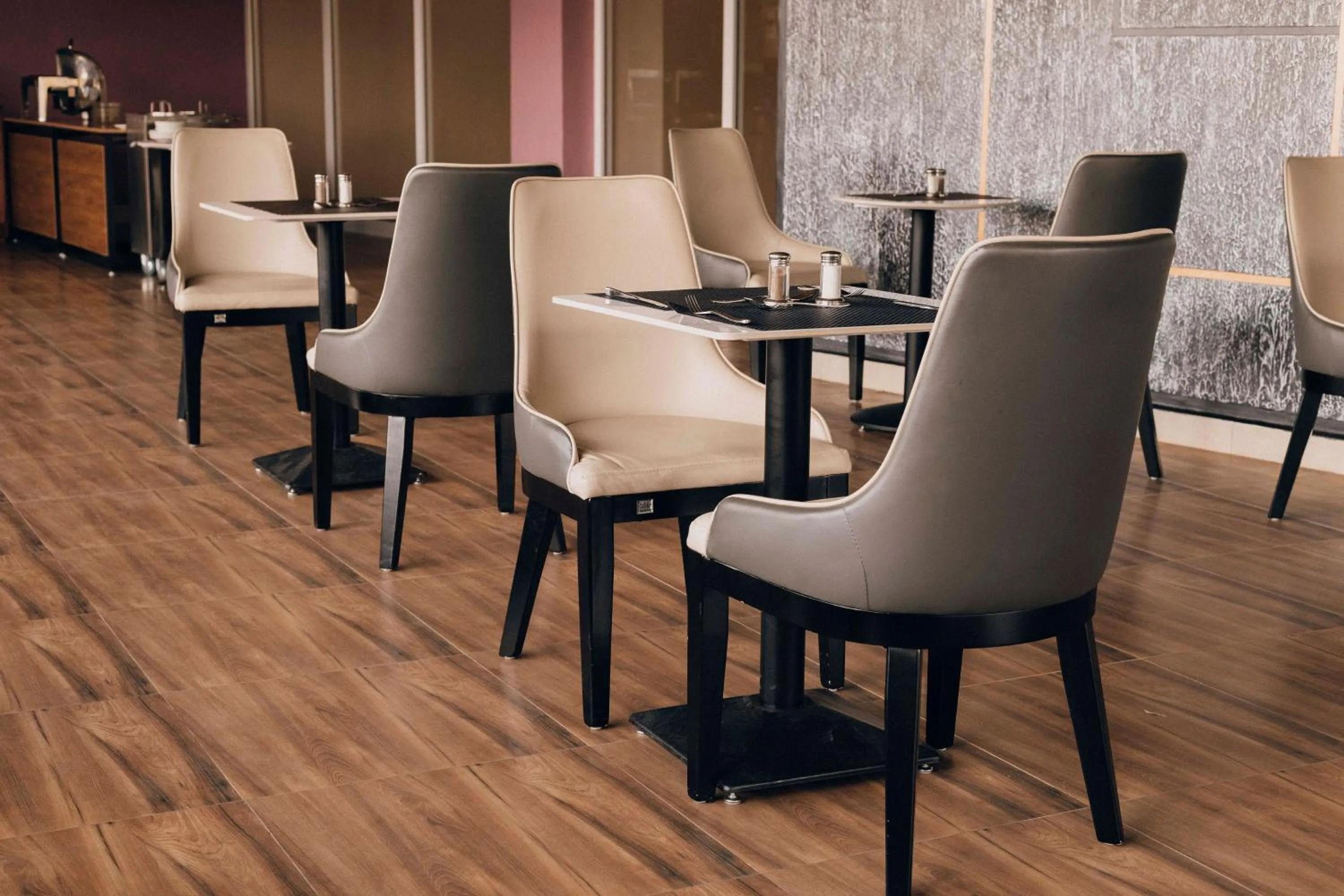 The Hut Restaurant & Boutique Hotel