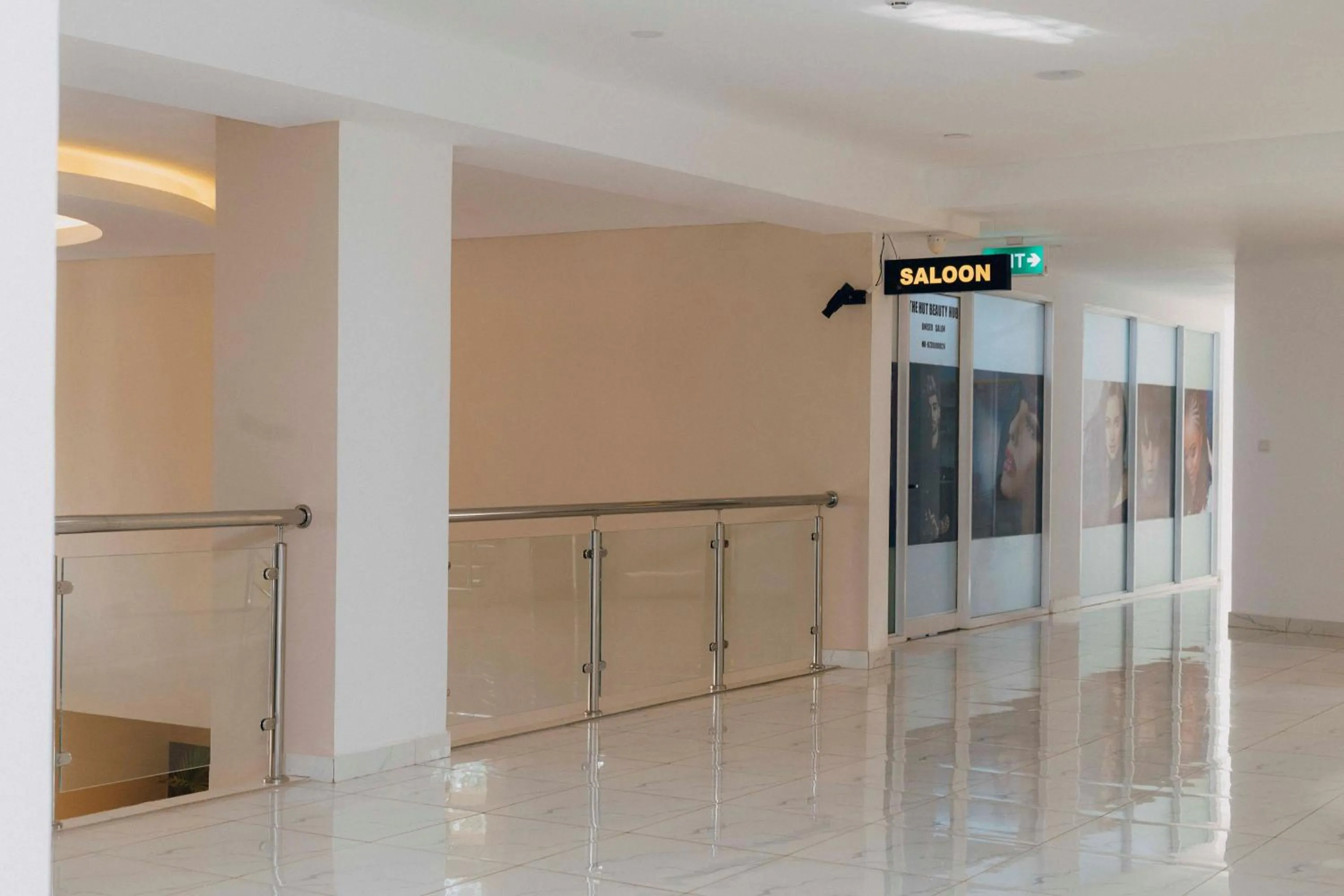 The Hut Restaurant & Boutique Hotel