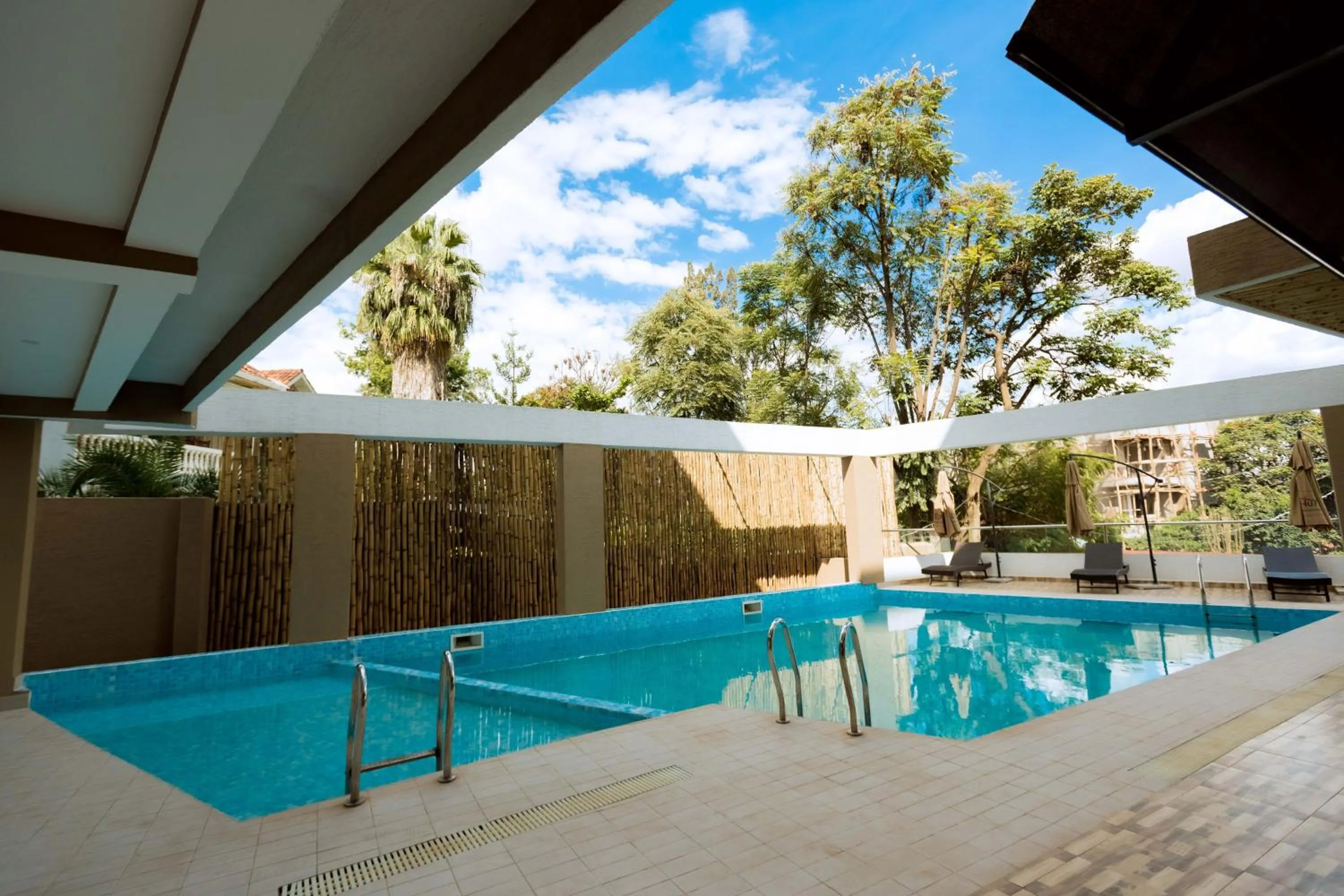 The Hut Restaurant & Boutique Hotel