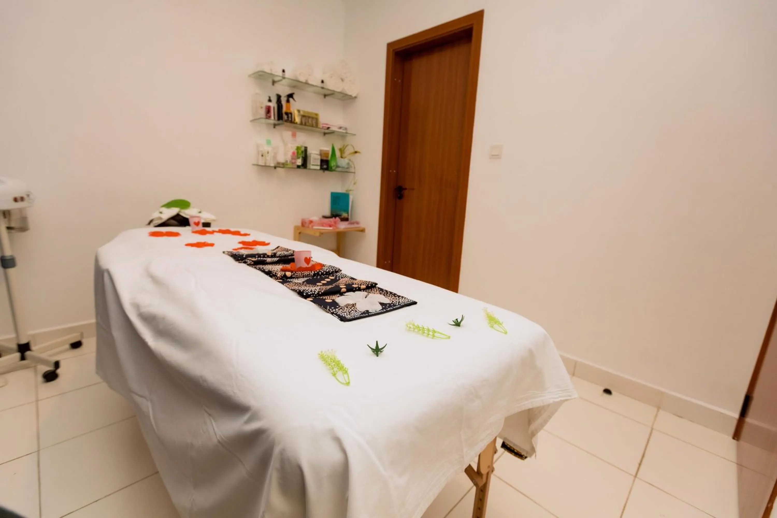 Spa and wellness centre/facilities in The Hut Restaurant & Boutique Hotel