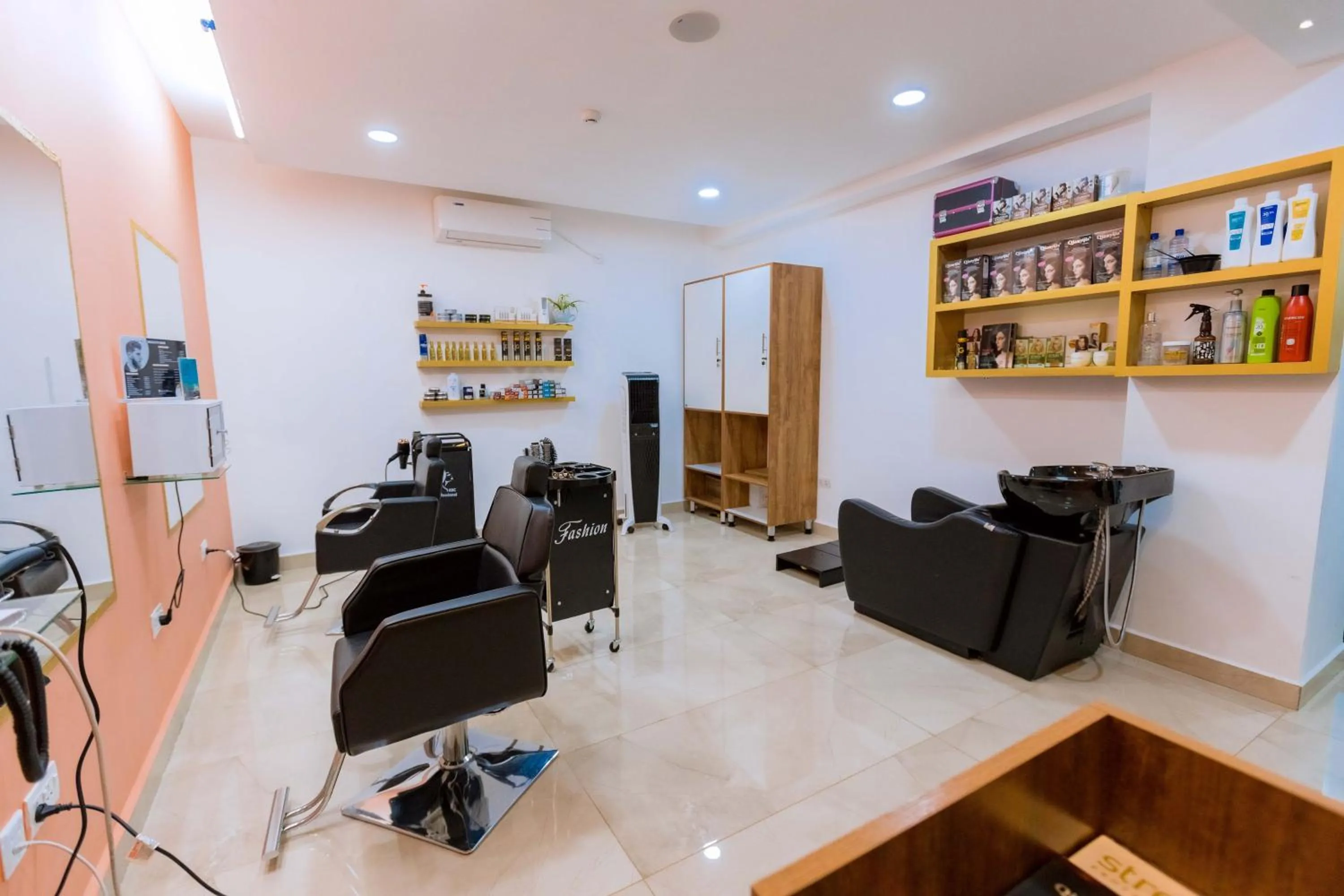 Spa and wellness centre/facilities in The Hut Restaurant & Boutique Hotel