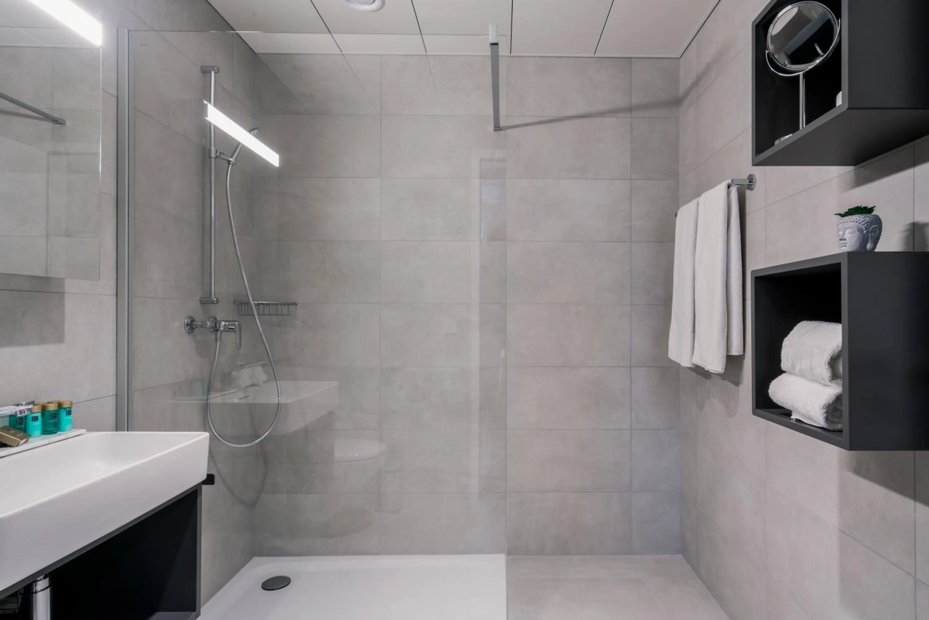 Bathroom in YParc Hôtel