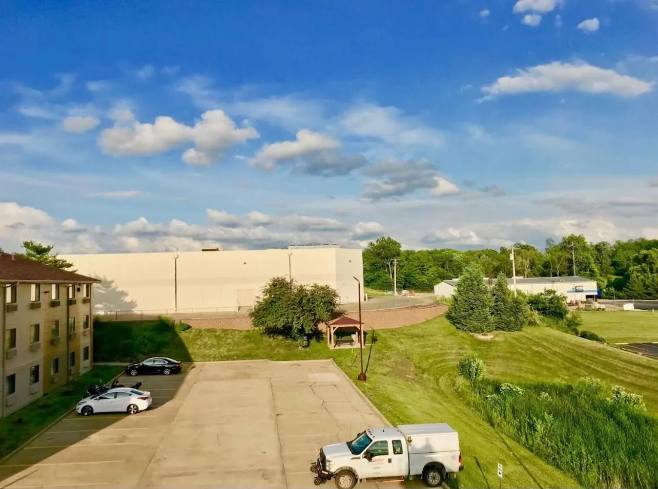 Parking in The Quincy Inn & Suites