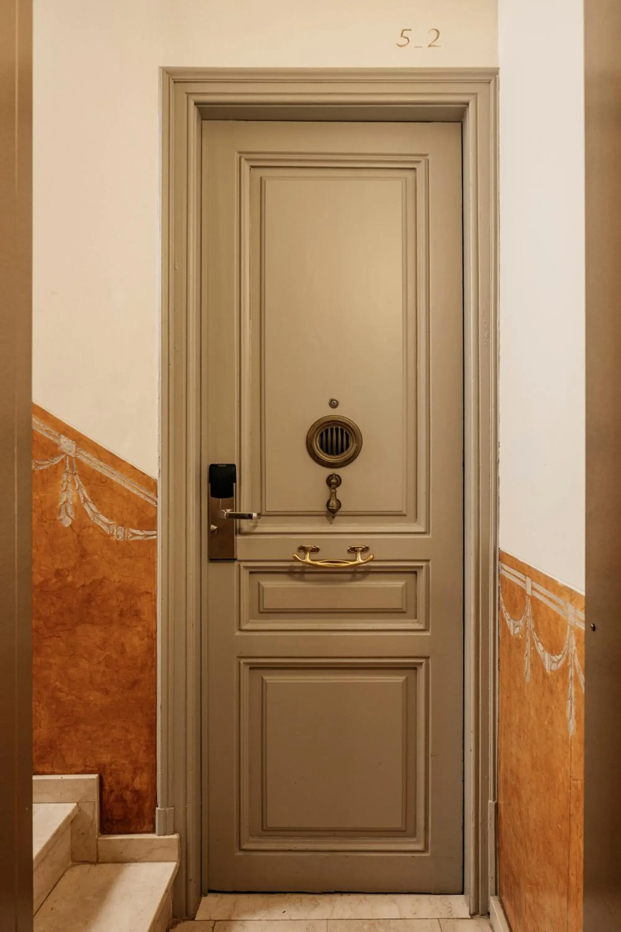 Property building in Barcelona Apartment Milà Property building in Barcelona Apartment Milà