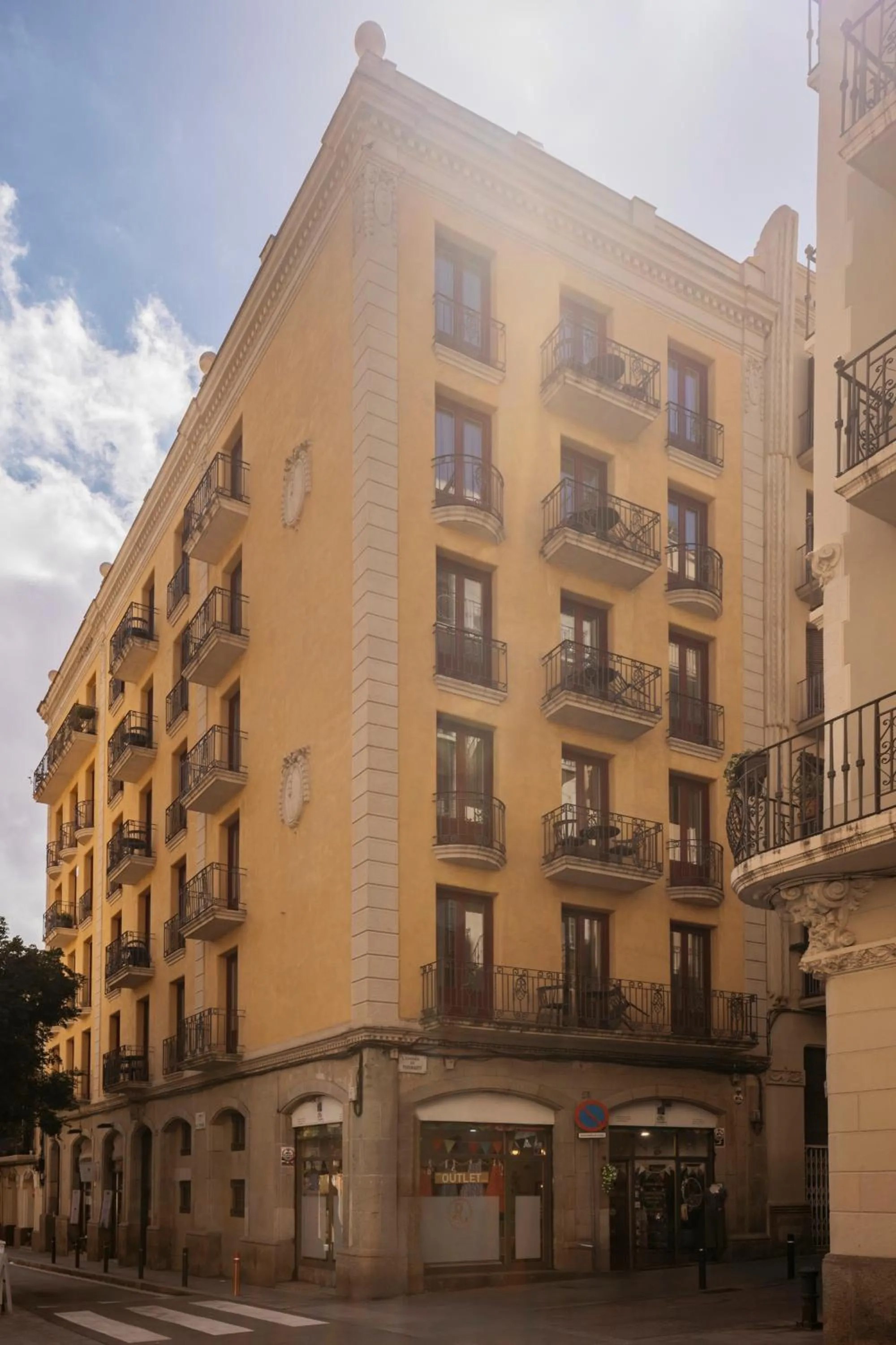 Property building in Barcelona Apartment Milà