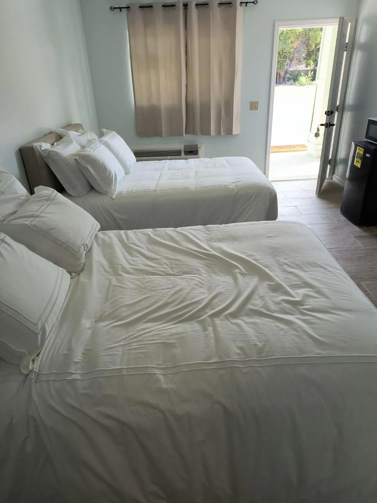 Bed in Islander Motel