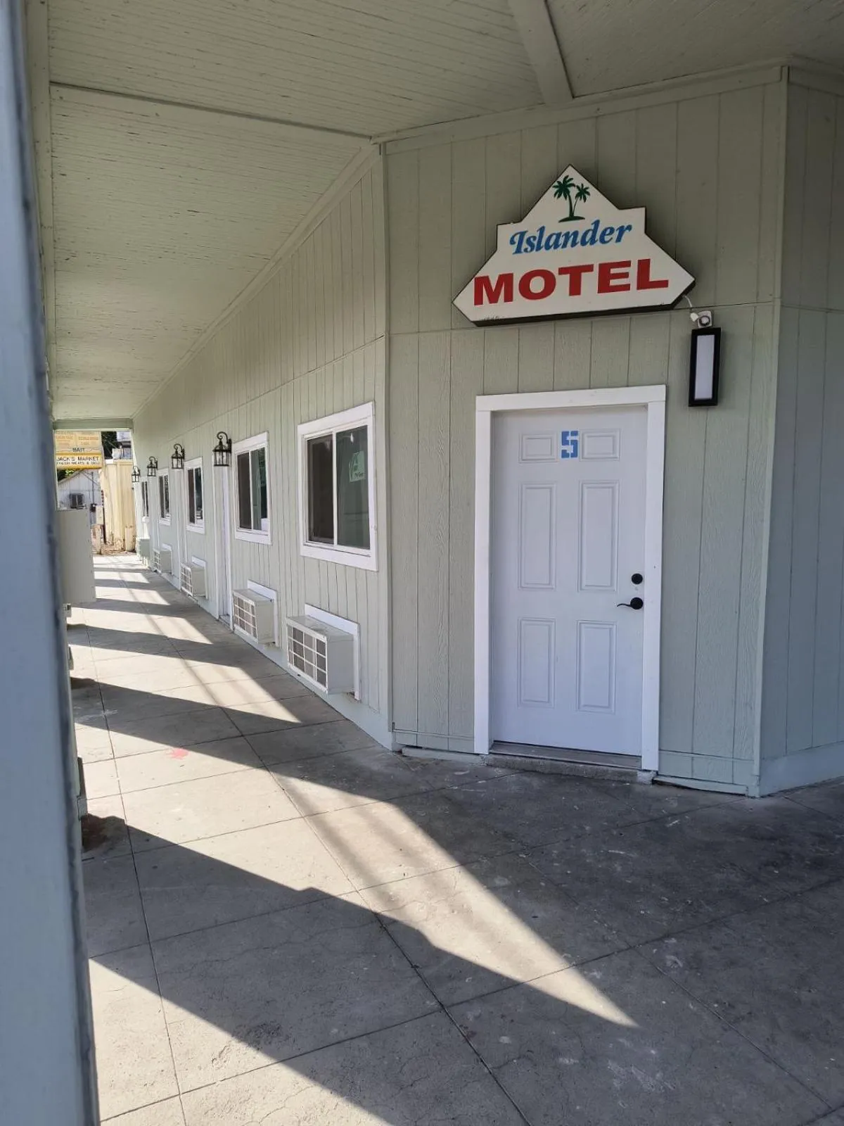 Islander Motel