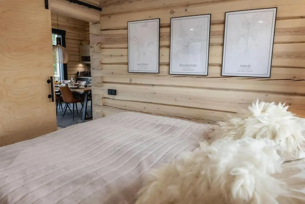 Bed in Upea Villa Lapin Kulta hirsihuvila Inarijärven rannalla