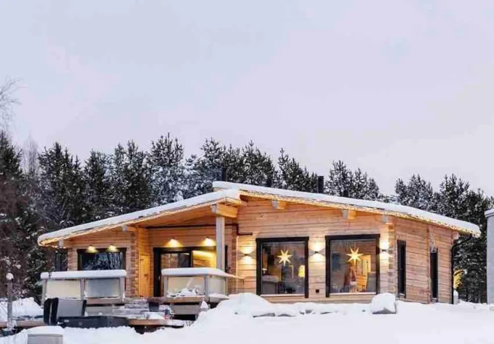 Upea Villa Lapin Kulta hirsihuvila Inarijärven rannalla