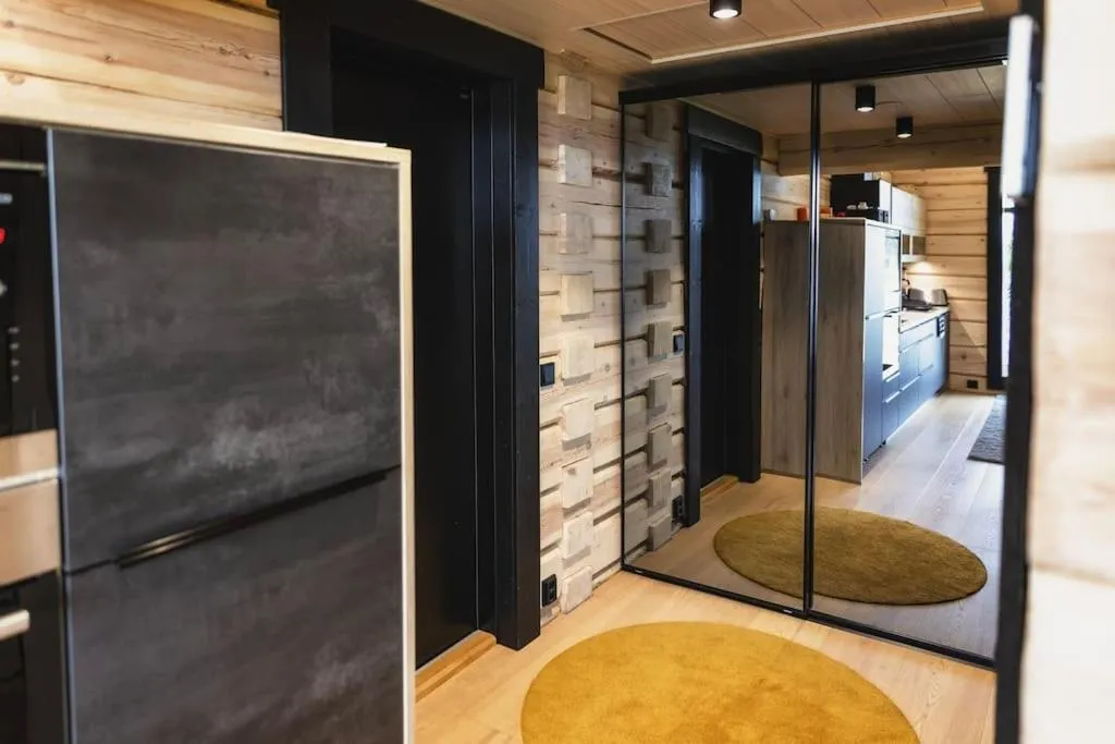 Upea Villa Lapin Kulta hirsihuvila Inarijärven rannalla
