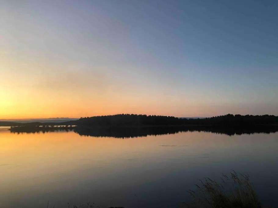 Upea Villa Lapin Kulta hirsihuvila Inarijärven rannalla