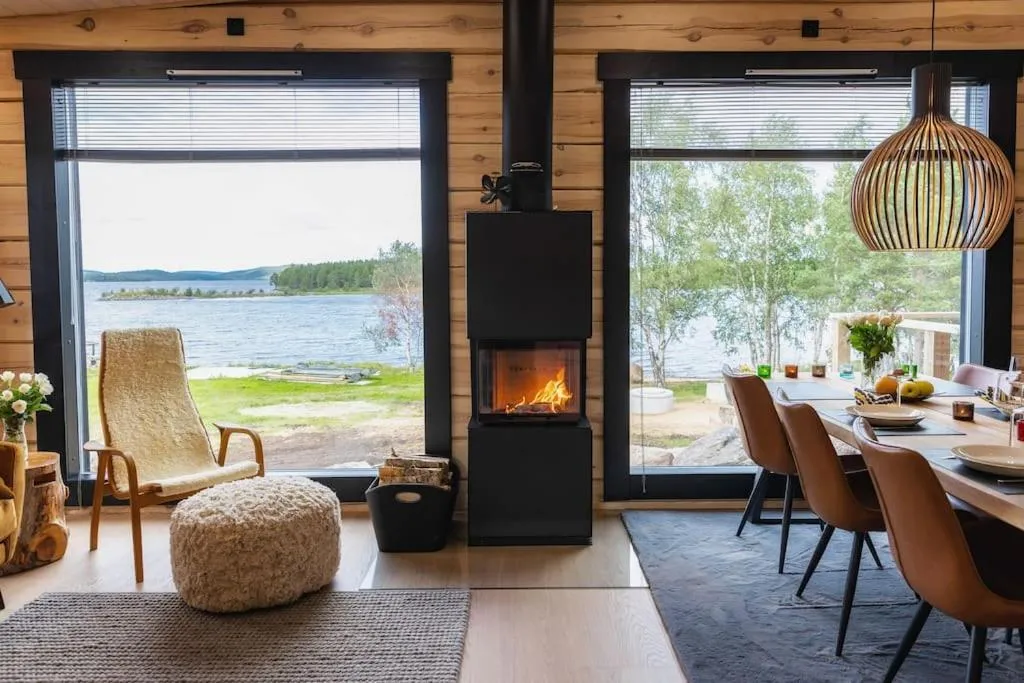 Upea Villa Lapin Kulta hirsihuvila Inarijärven rannalla