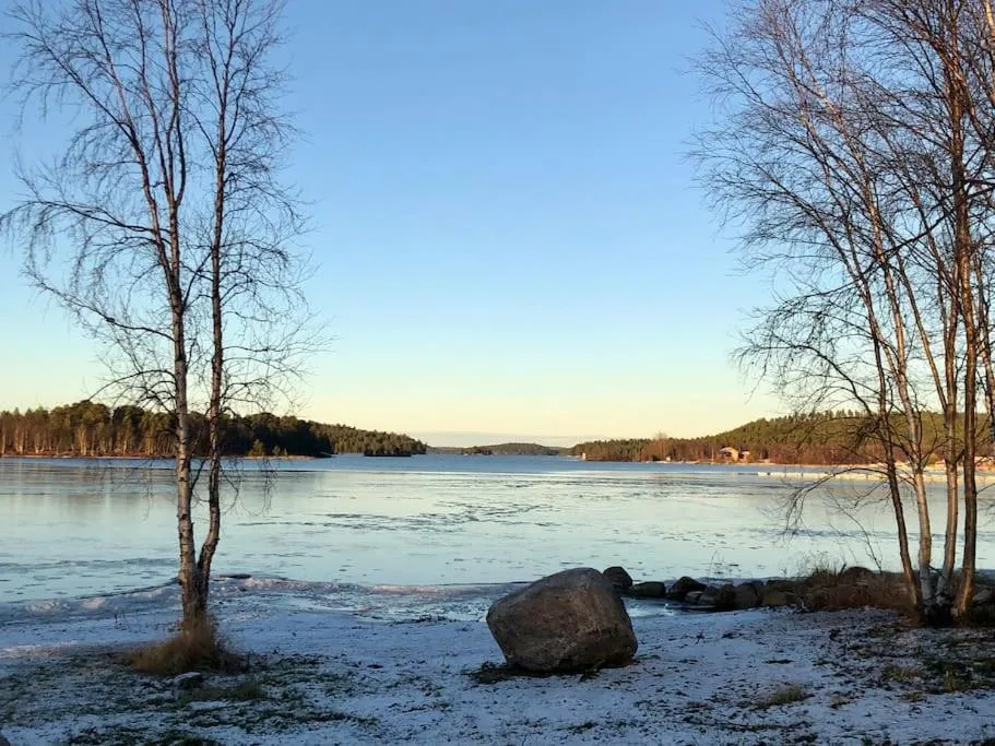Upea Villa Lapin Kulta hirsihuvila Inarijärven rannalla