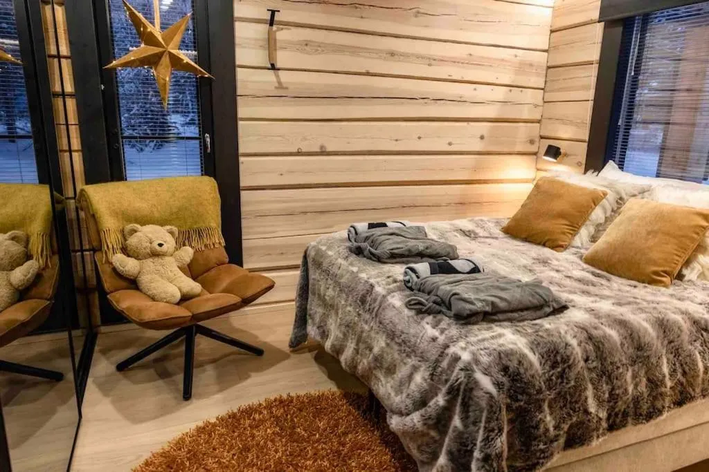 Bed in Upea Villa Lapin Kulta hirsihuvila Inarijärven rannalla