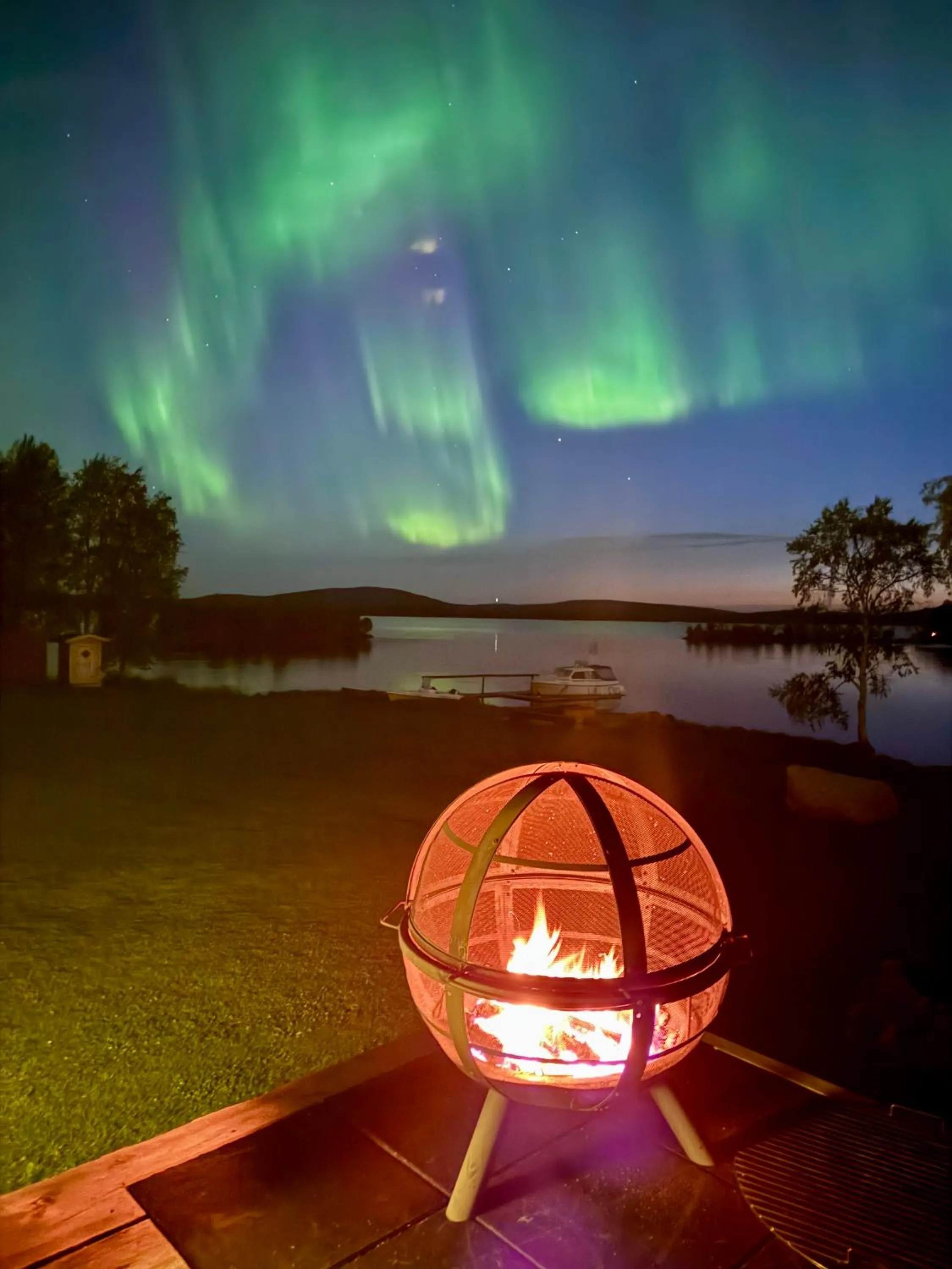 Upea Villa Lapin Kulta hirsihuvila Inarijärven rannalla