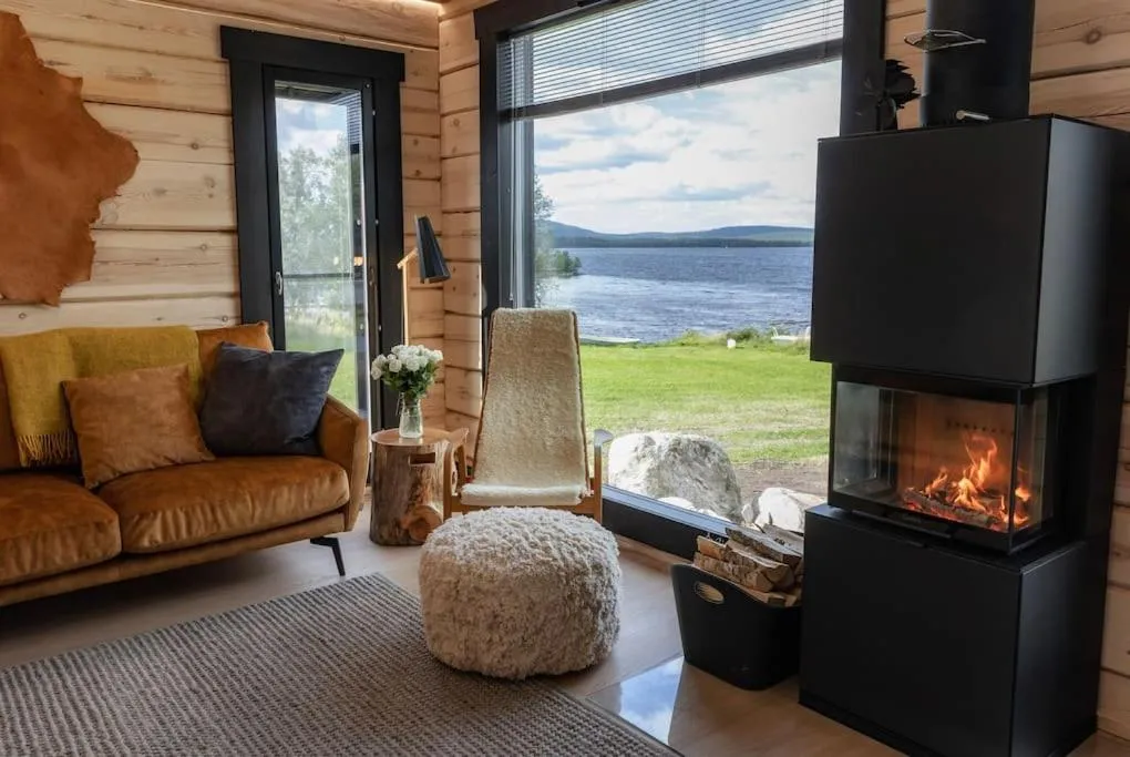 Upea Villa Lapin Kulta hirsihuvila Inarijärven rannalla