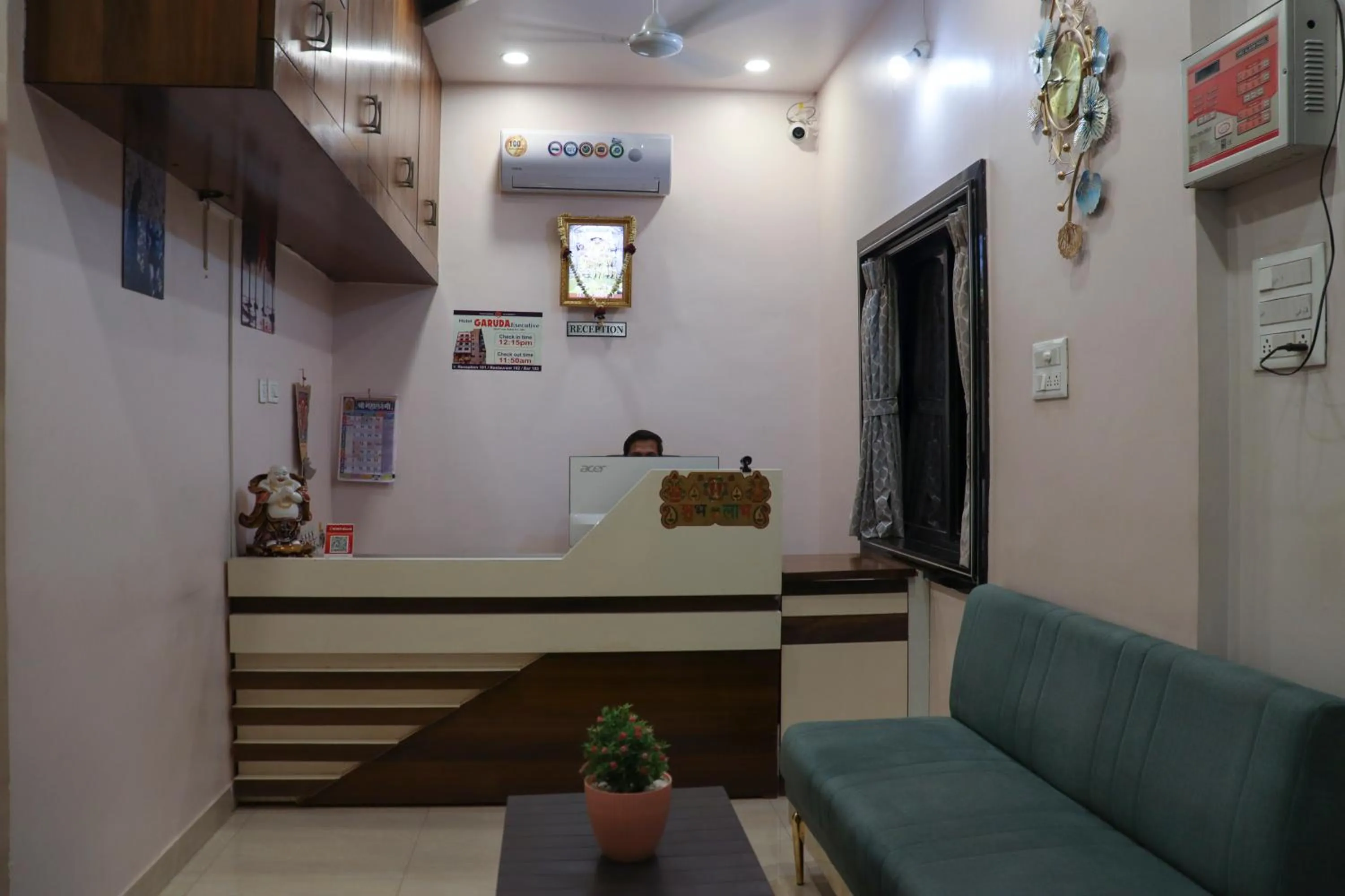 Living room in Hotel Garuda Executive Latur