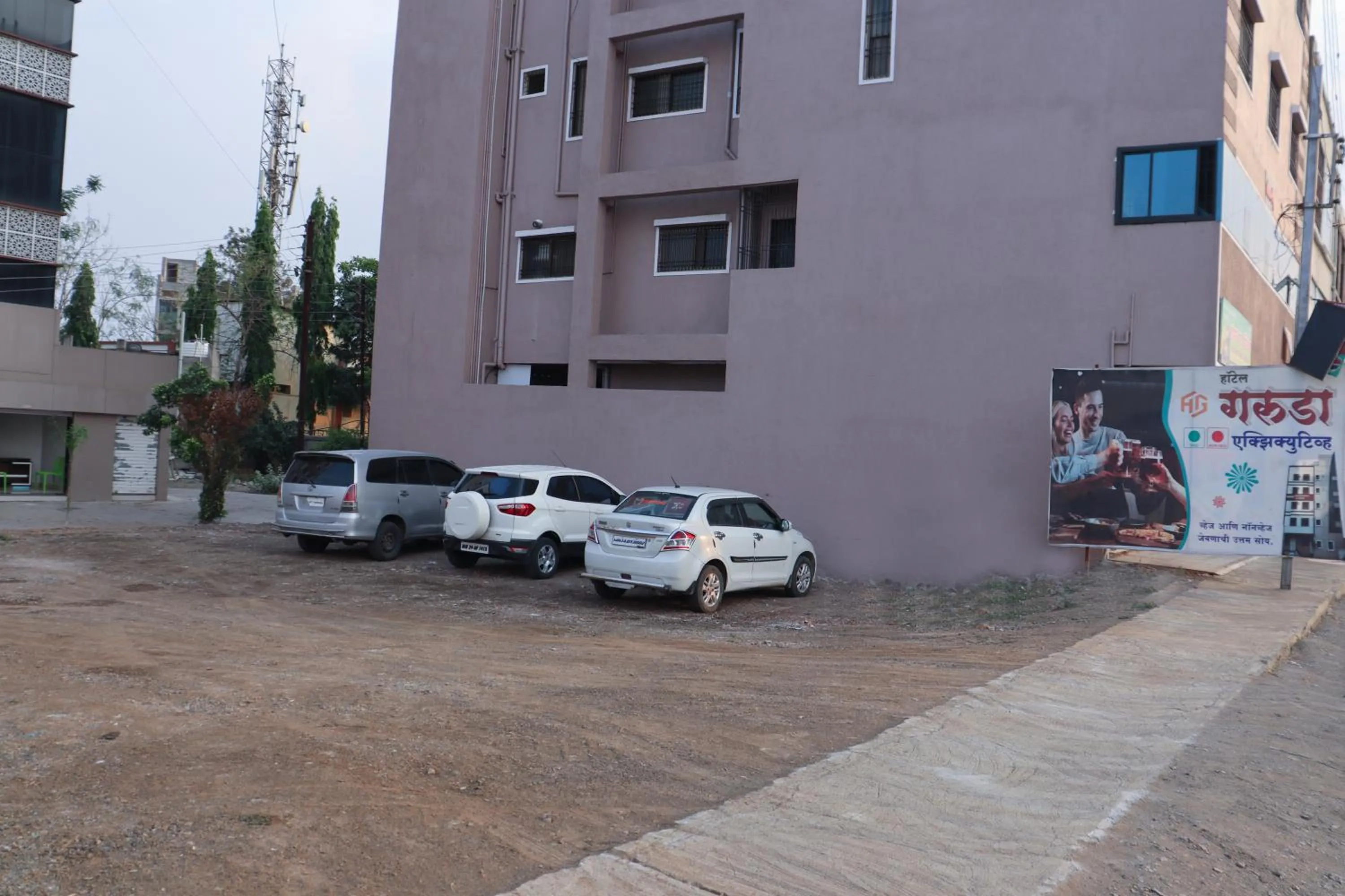 Parking in Hotel Garuda Executive Latur