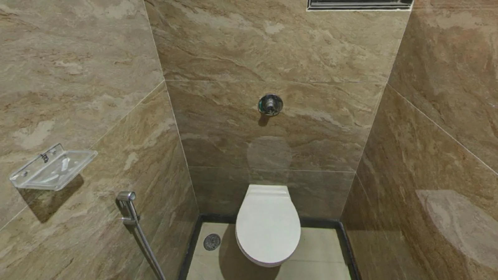 Bathroom in Hotel Garuda Executive Latur