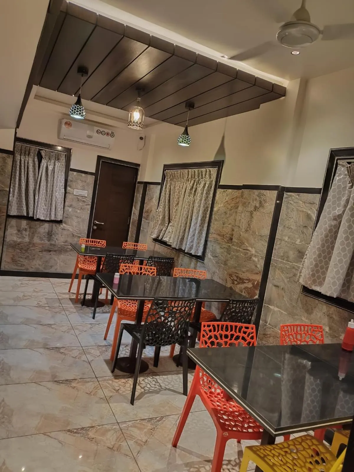 Restaurant/places to eat in Hotel Garuda Executive Latur