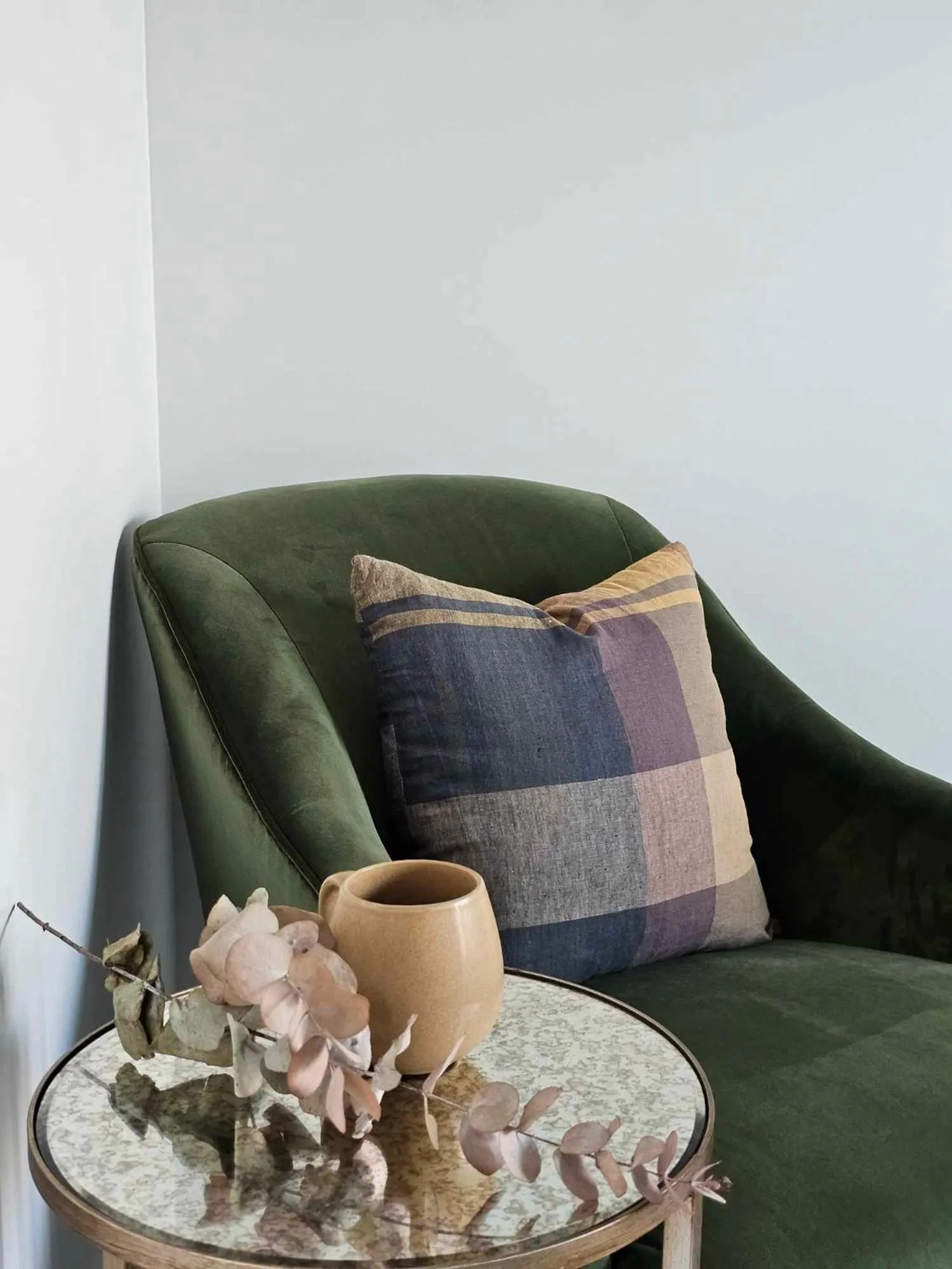 Living room in St Hugh Hotel Wagga Wagga