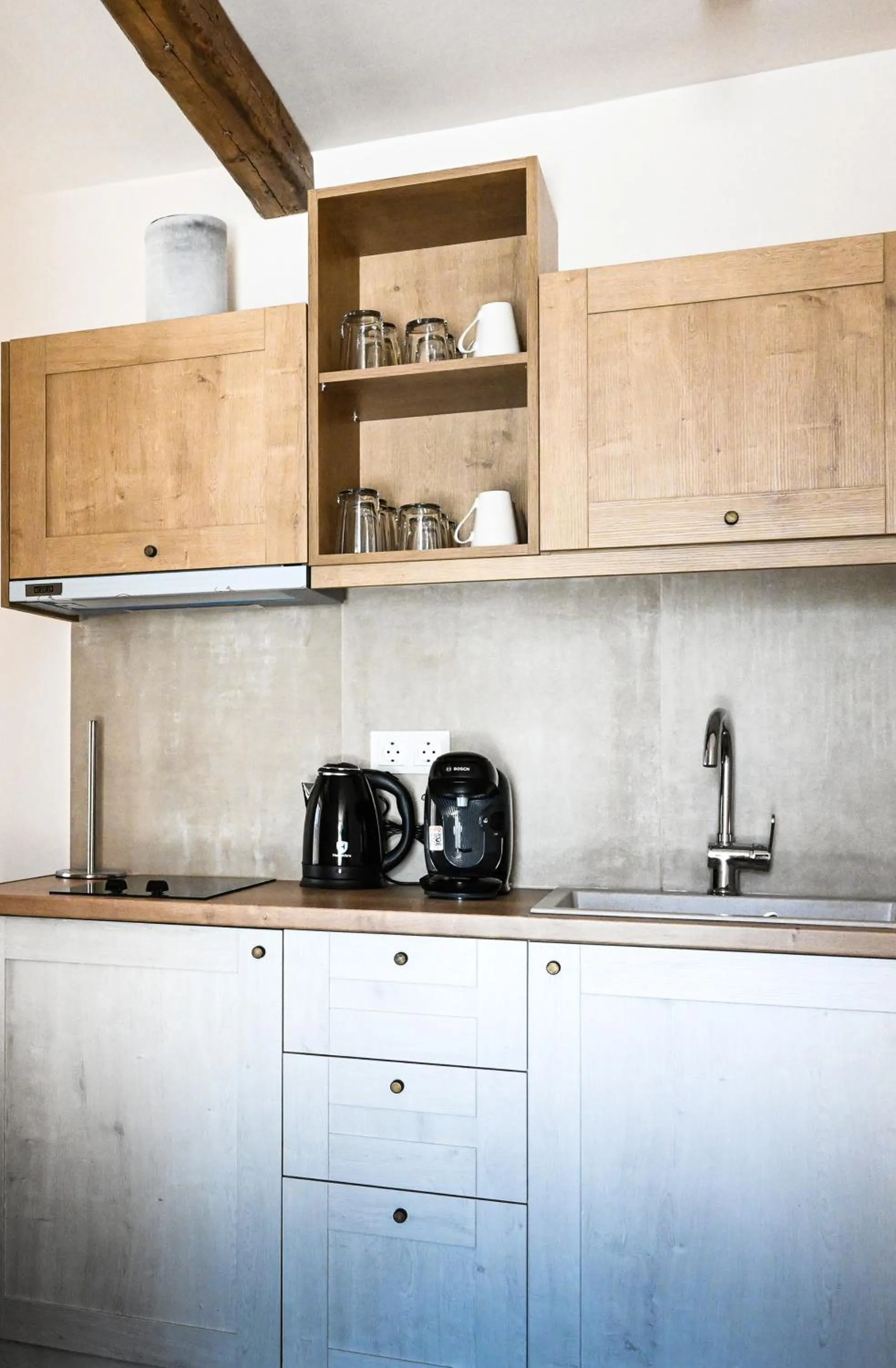 Kitchen or kitchenette in Komody Apartments