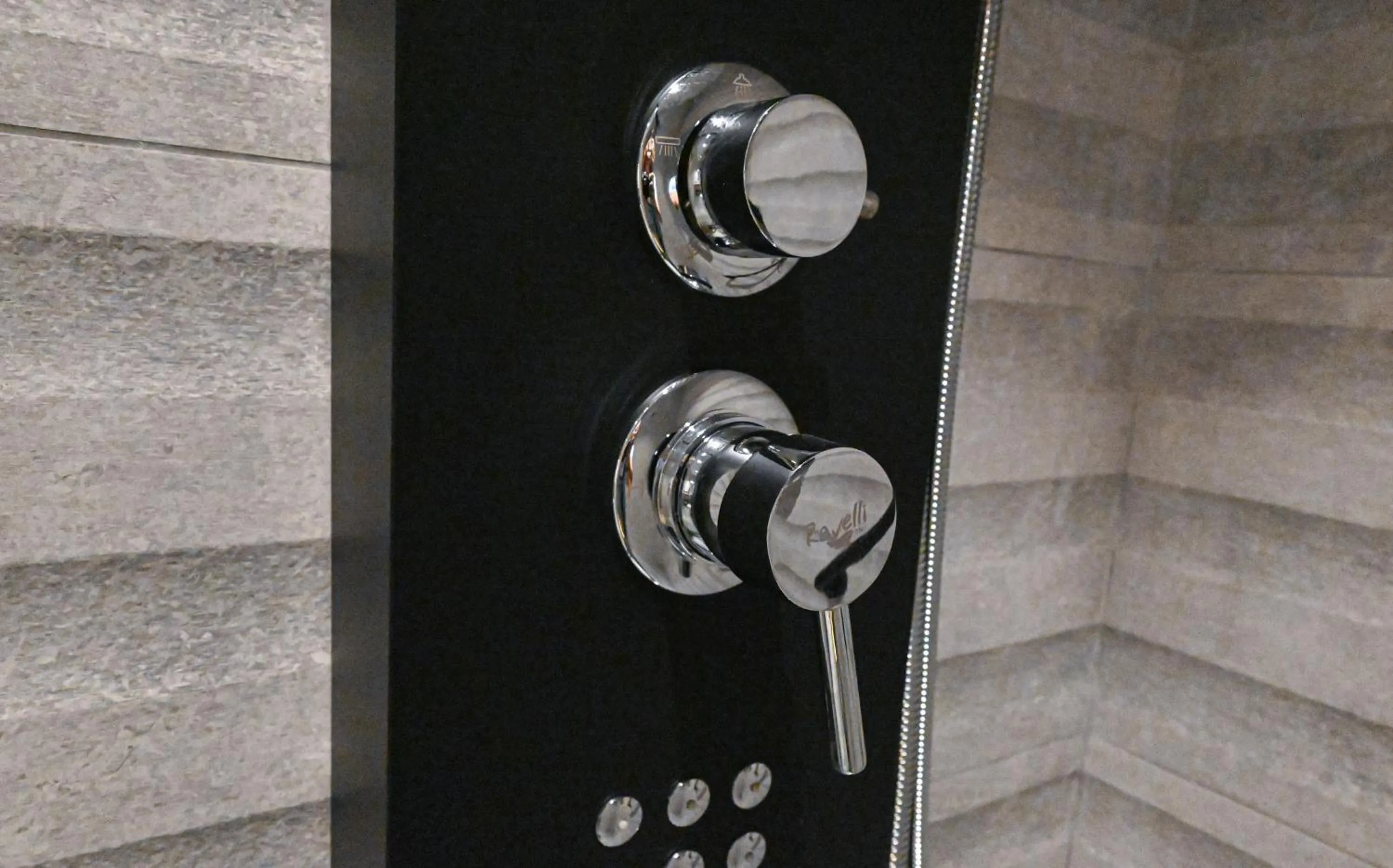 Hot Tub in Komody Apartments