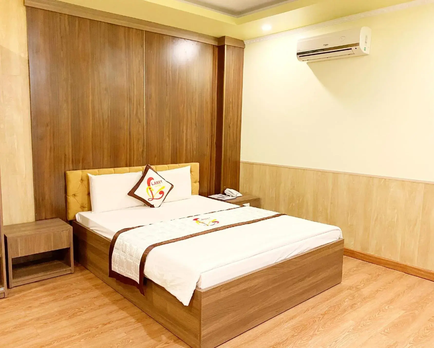 Standard Double Room in Linh Phuong 8 Hotel - 24 hours stay Standard Double Room in Linh Phuong 8 Hotel - 24 hours stay