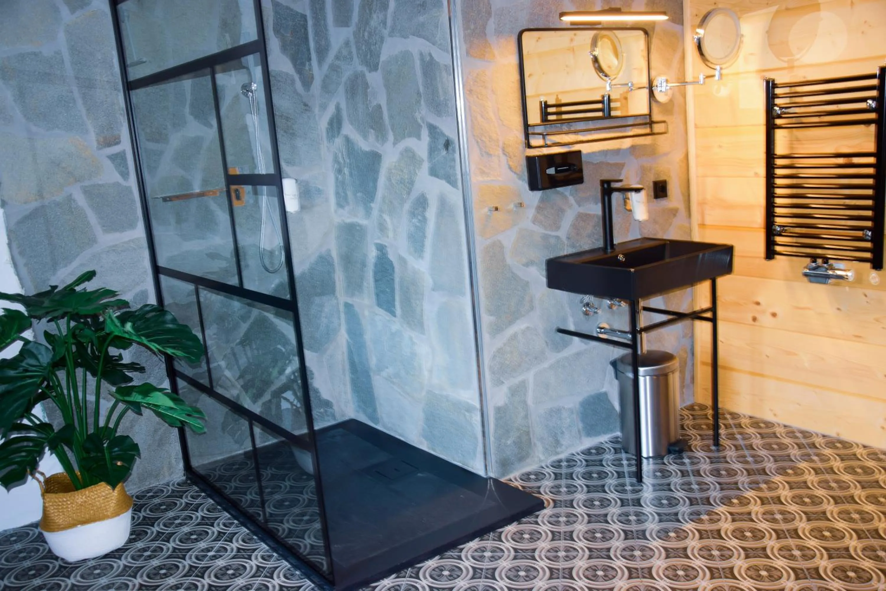 Staff in Design Hotel ALPENLIEBE - - - - Boutique-Flair - - - -