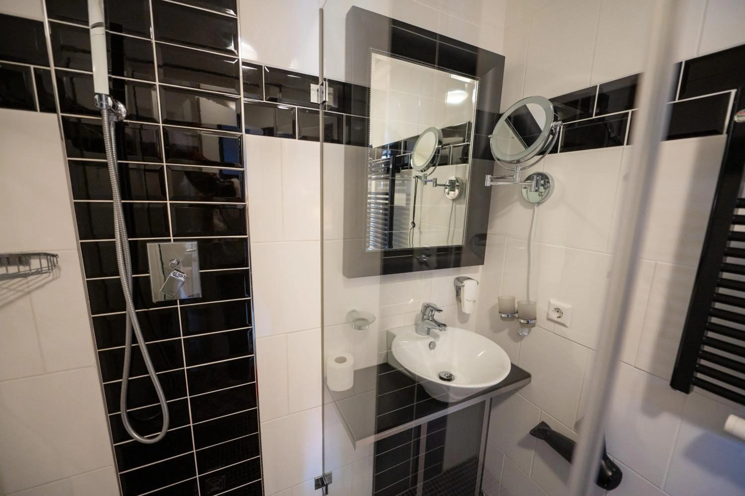 Shower in Design Hotel ALPENLIEBE - - - - Boutique-Flair - - - -