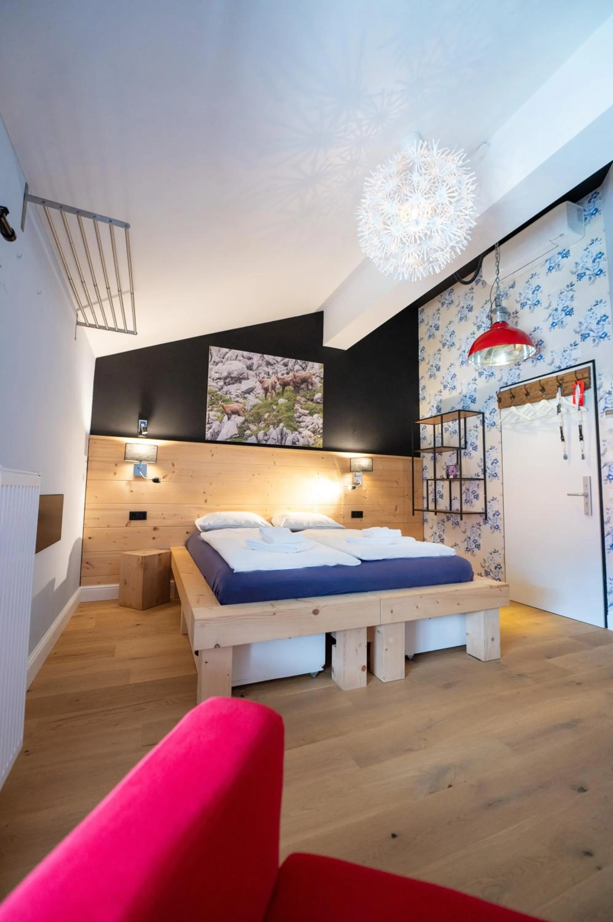 Photo of the whole room, Bed in Design Hotel ALPENLIEBE - - - - Boutique-Flair - - - -
