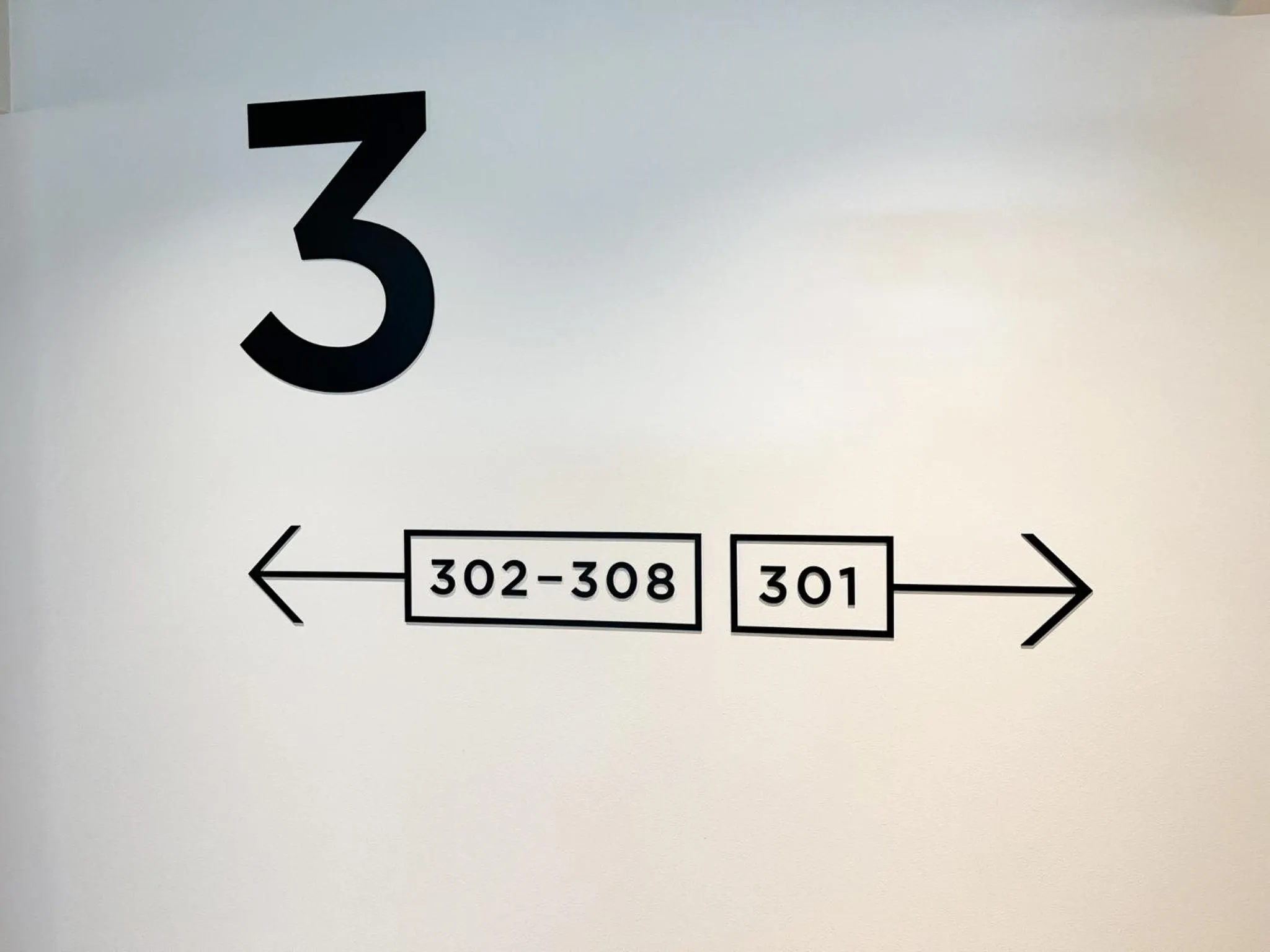 Text overlay in hotel Bell・Kyoto