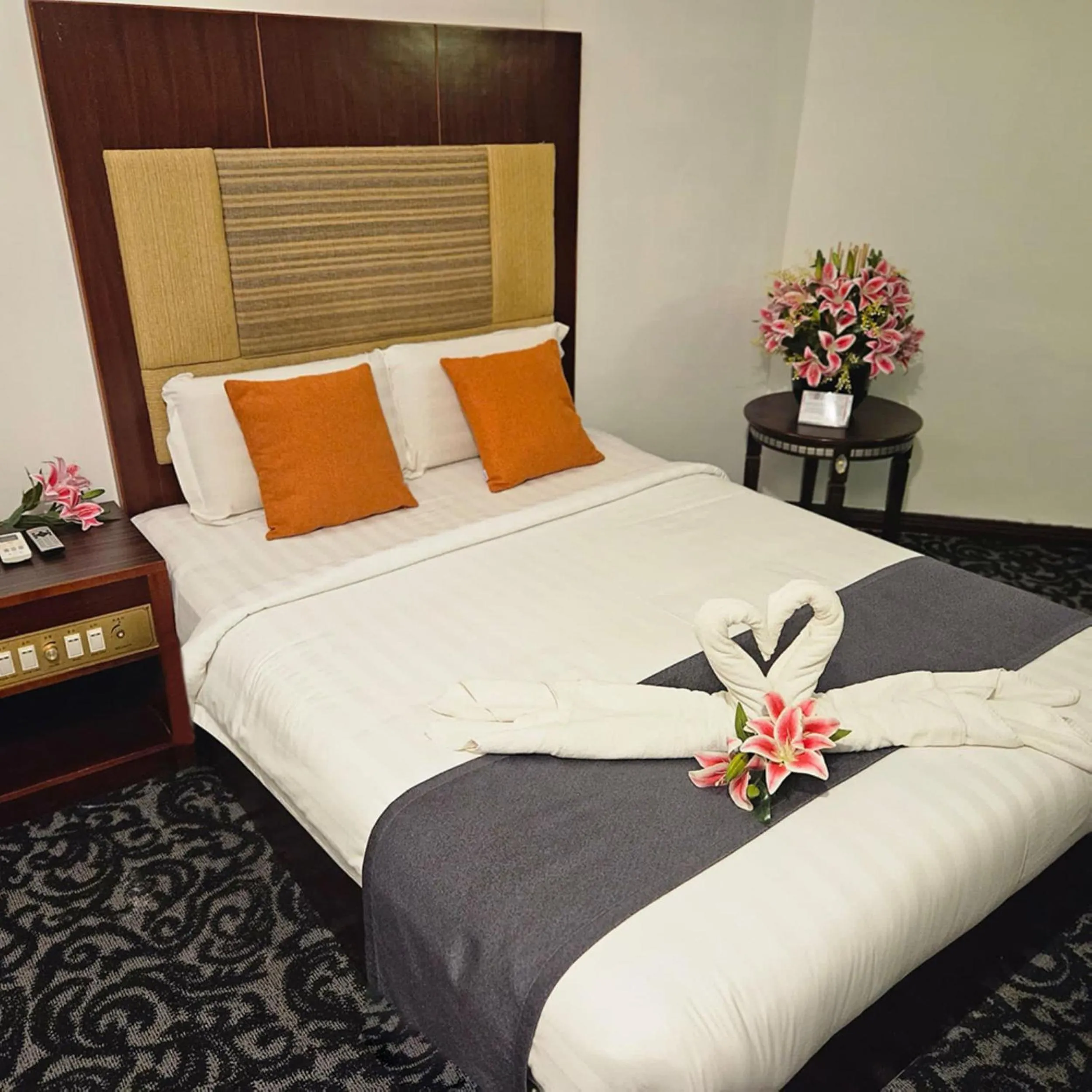 Bed in Swing & Pillows - Bandar Kuantan