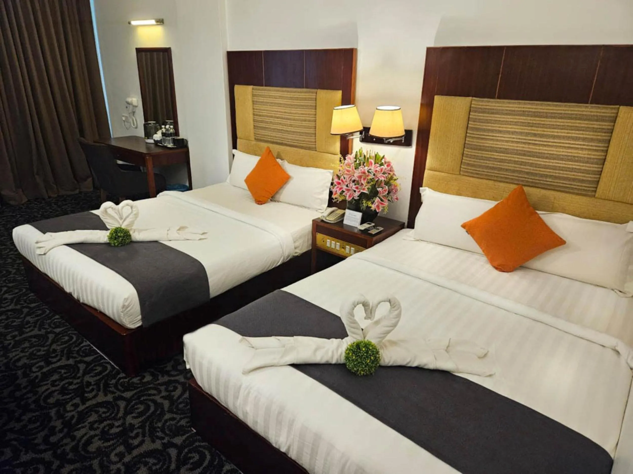 Bed in Swing & Pillows - Bandar Kuantan