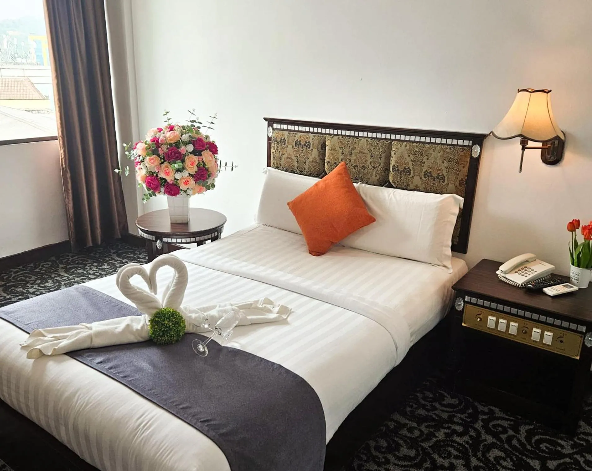 Bed in Swing & Pillows - Bandar Kuantan