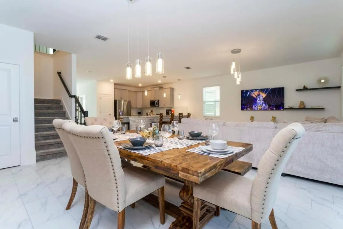 Super nice and spacious 9BDR home