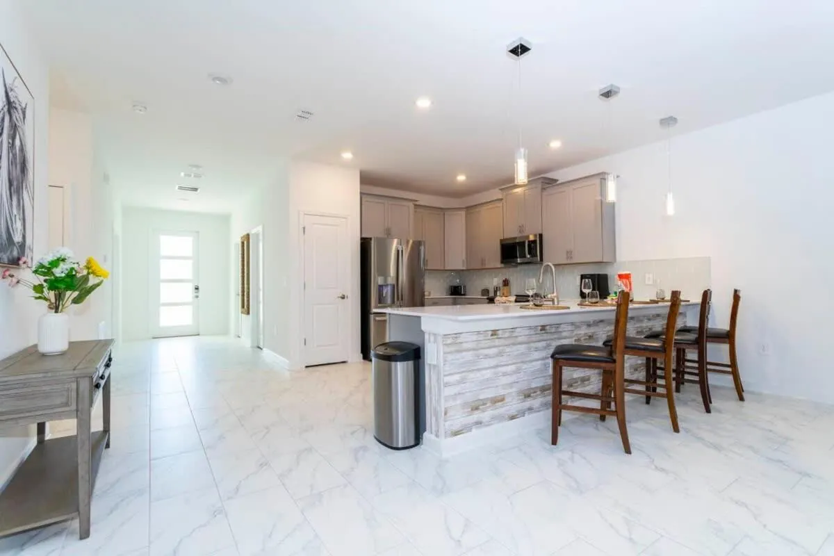 Super nice and spacious 9BDR home