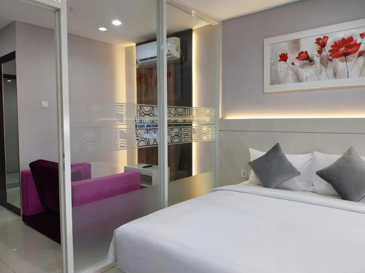 Living room, Bed in Daima Suites Margonda