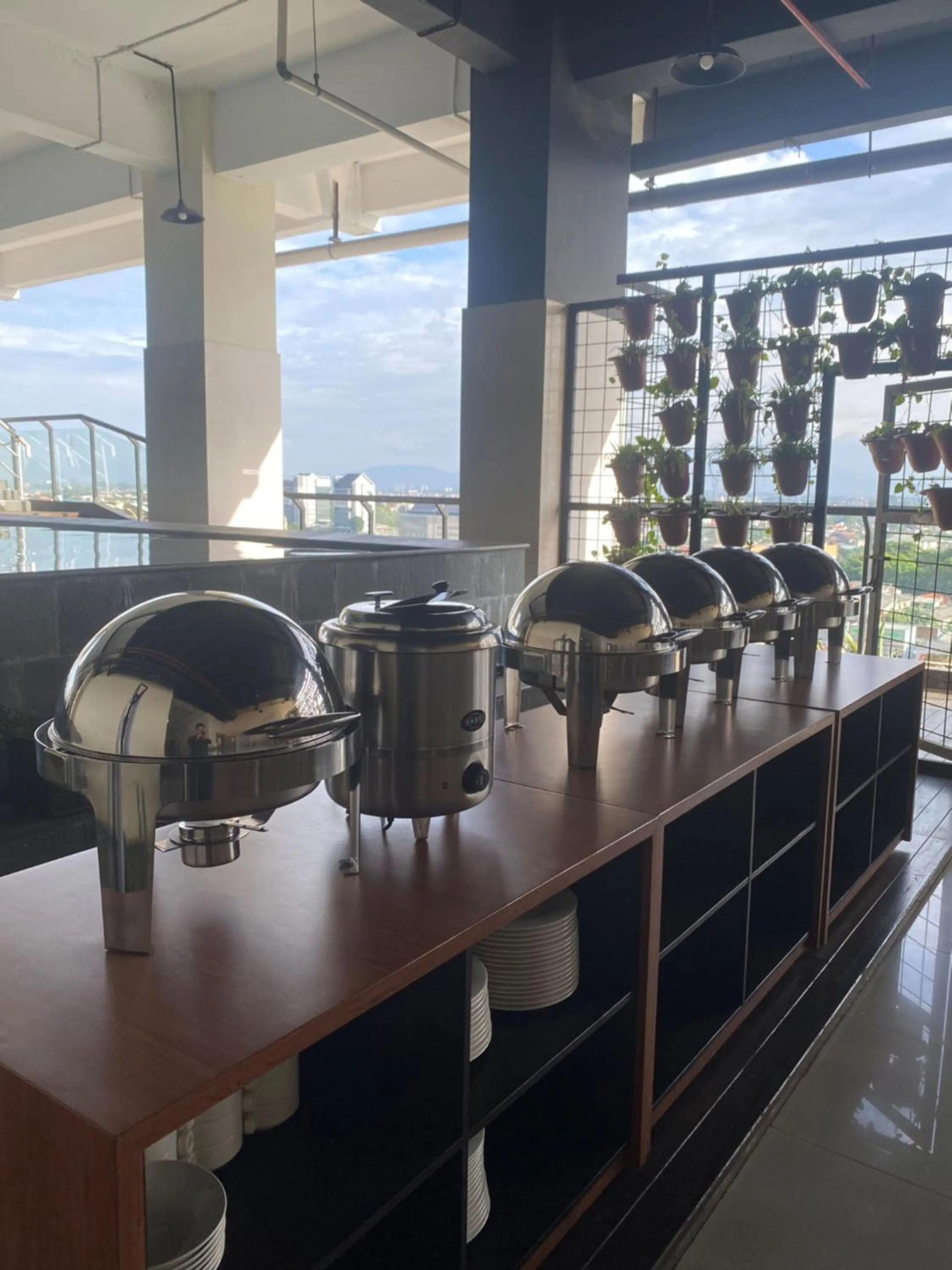 Restaurant/places to eat in Daima Suites Margonda