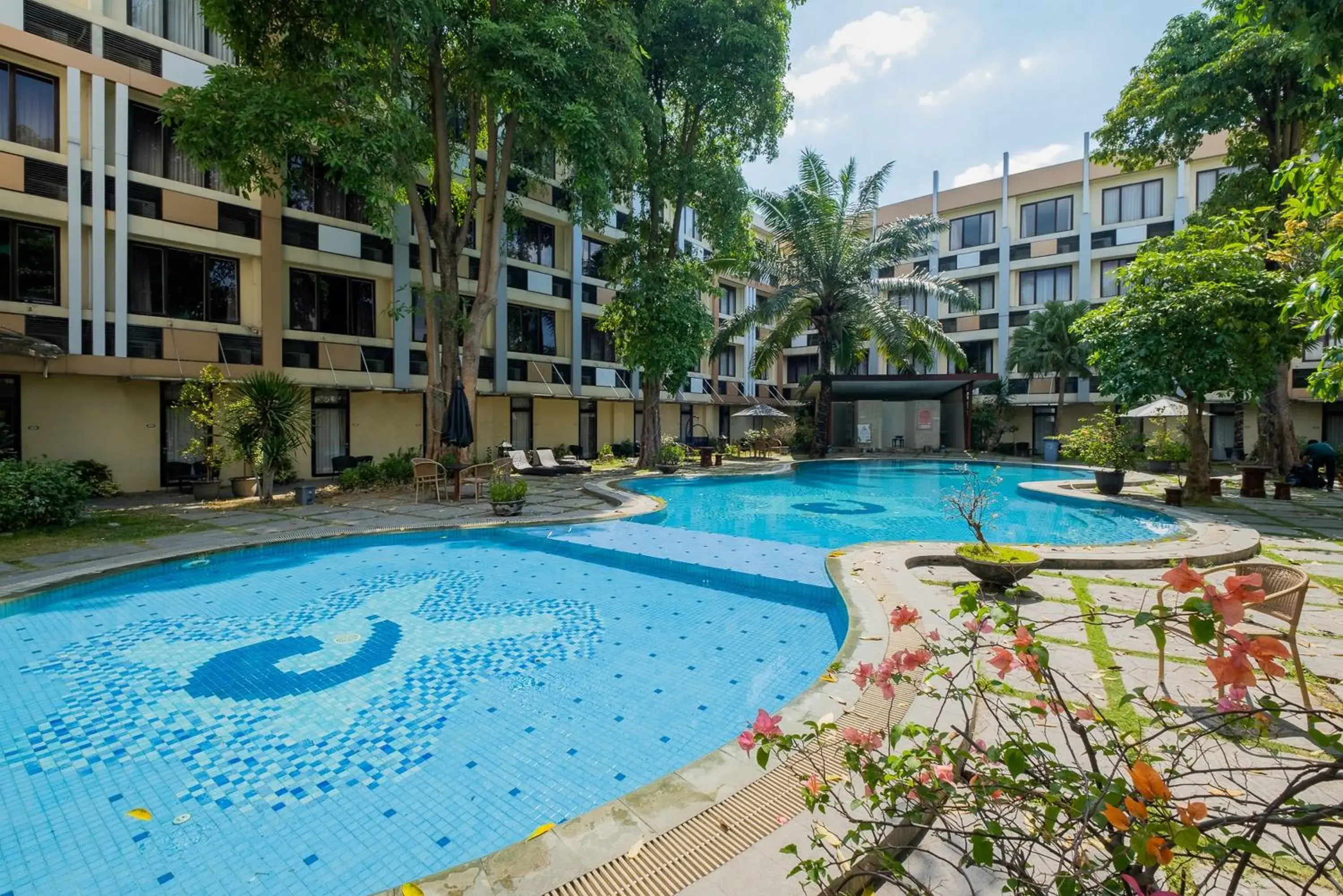 Swimming pool in RedDoorz Premium @ Jalan Veteran Bojonegoro Swimming pool in RedDoorz Premium @ Jalan Veteran Bojonegoro